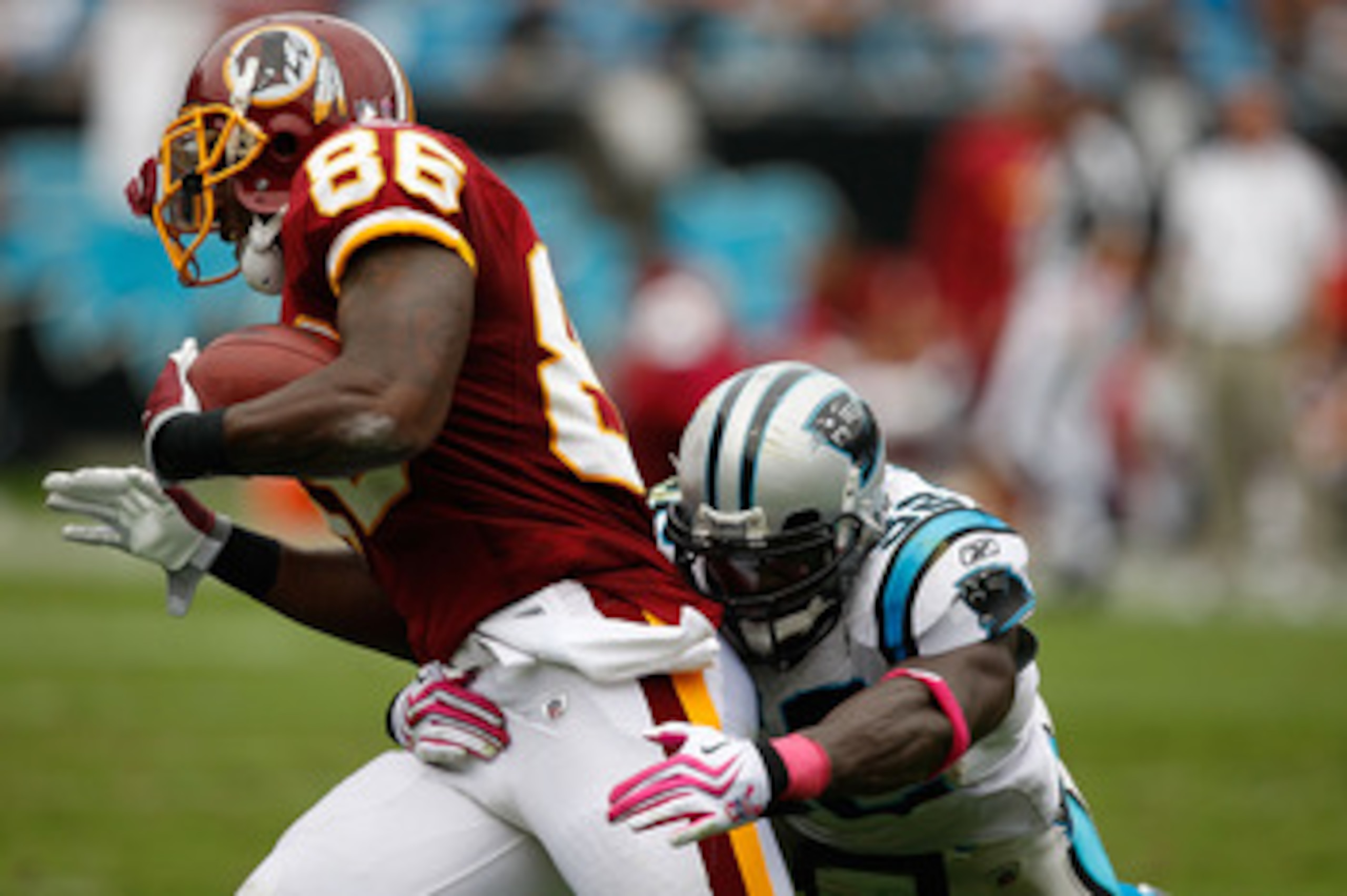 CHARLOTTE, NC - OCTOBER 11:  Fred Davis #86 of Washington Redskins is tackled by Jon Beason #52 of the Carolina Panthers at Bank of America Stadium on October 11, 2009 in Charlotte, North Carolina.  (Photo by Streeter Lecka/Getty Images)