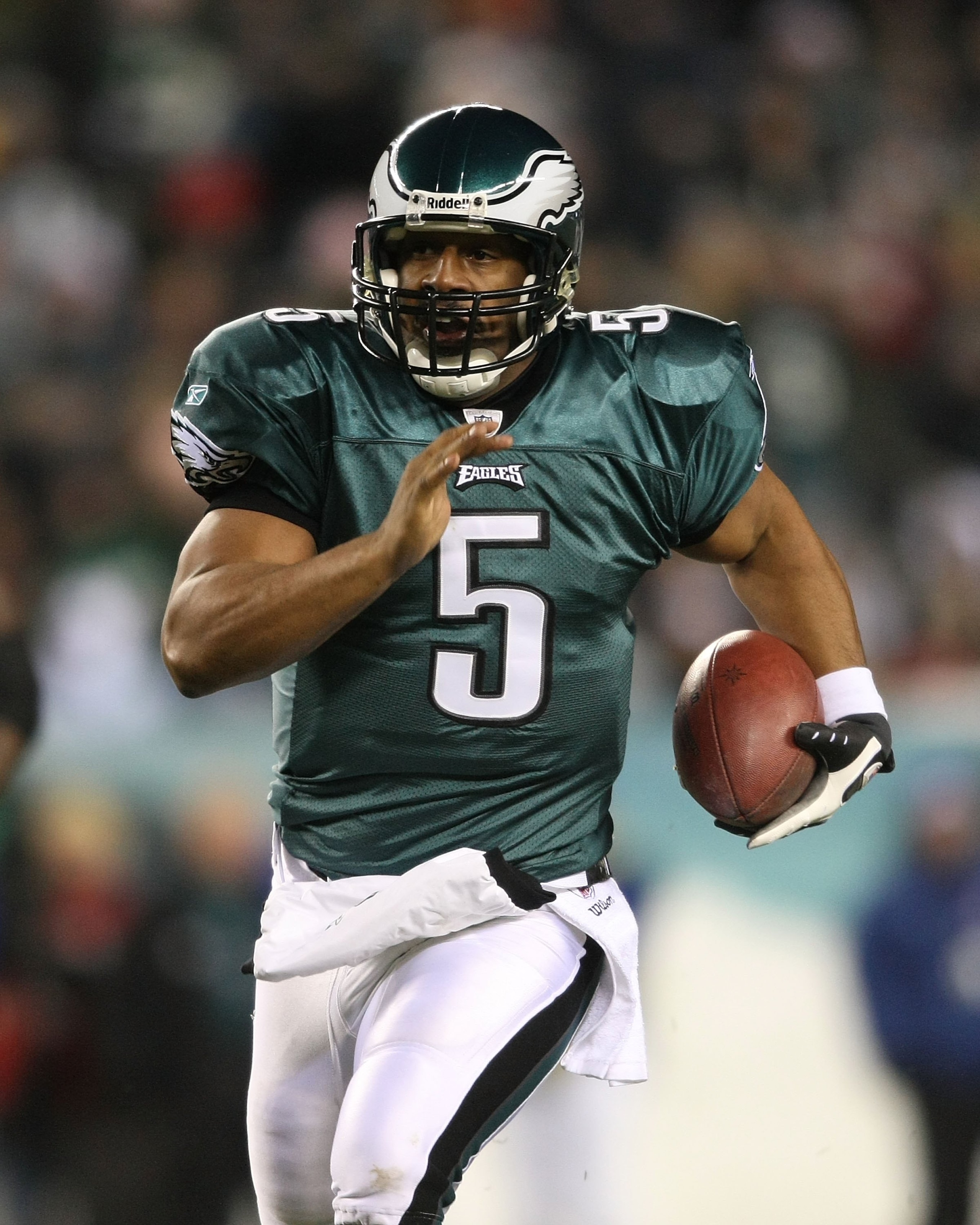 PHILADELPHIA - DECEMBER 20: Donovan McNabb #5 of the Philadelphia Eagles rushes against the San Francisco 49ers at Lincoln Financial Field on December 20, 2009 in Philadelphia, Pennsylvania. (Photo by Nick Laham/Getty Images) PHILADELPHIA - DECEMBER 20: Donovan McNabb #5 of the Philadelphia Eagles rushes against the San Francisco 49ers at Lincoln Financial Field on December 20, 2009 in Philadelphia, Pennsylvania. (Photo by Nick Laham/Getty Images)