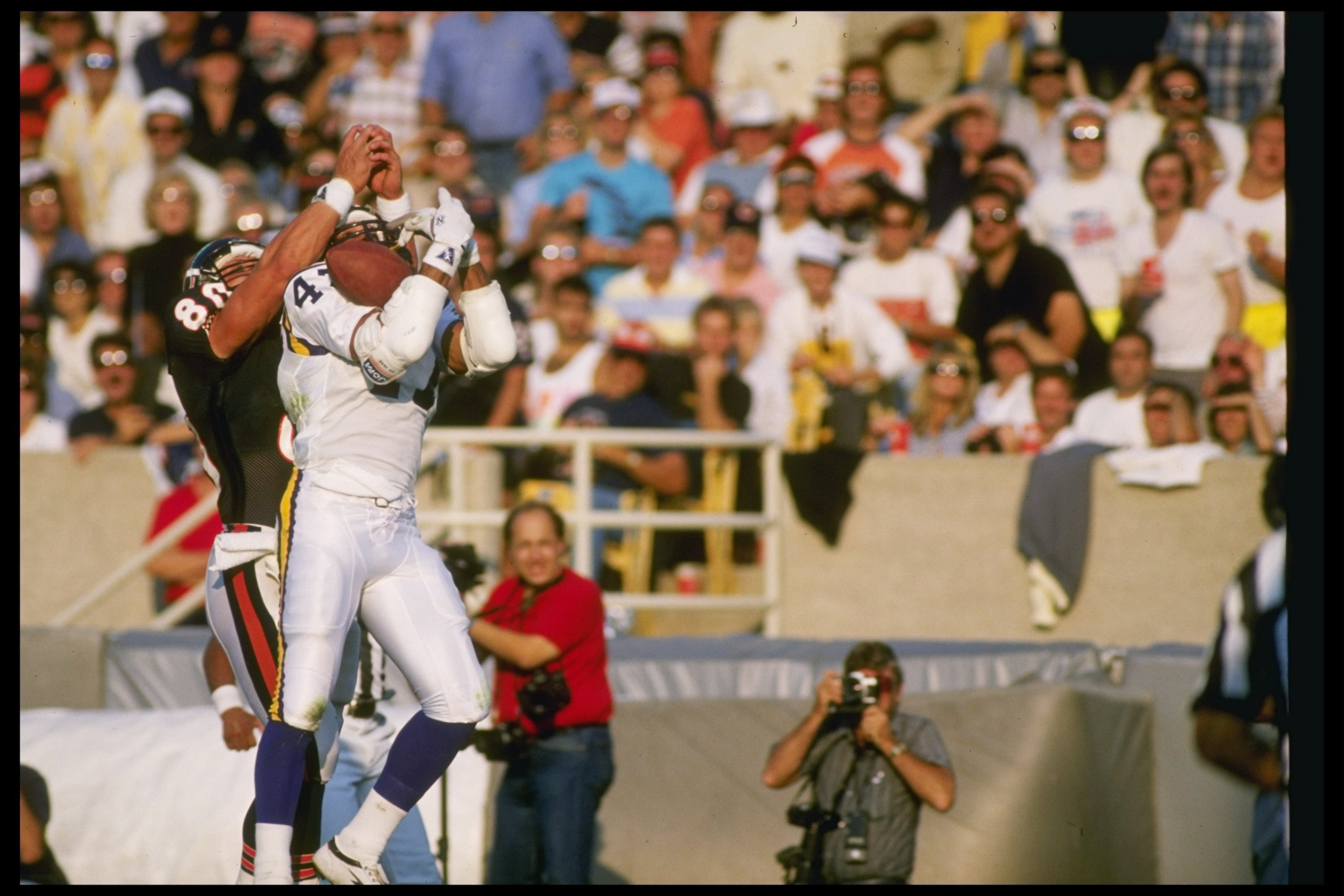17 Sep 1989: Defensive back Joey Browner of the Minnesota Vikings intercepts a ball intended for Chicago Bears tight end Jim Thornton during a game at Soldier Field in Chicago, Illinois. The Bears won the game, 38-7. 17 Sep 1989: Defensive back Joey Browner of the Minnesota Vikings intercepts a ball intended for Chicago Bears tight end Jim Thornton during a game at Soldier Field in Chicago, Illinois. The Bears won the game, 38-7.