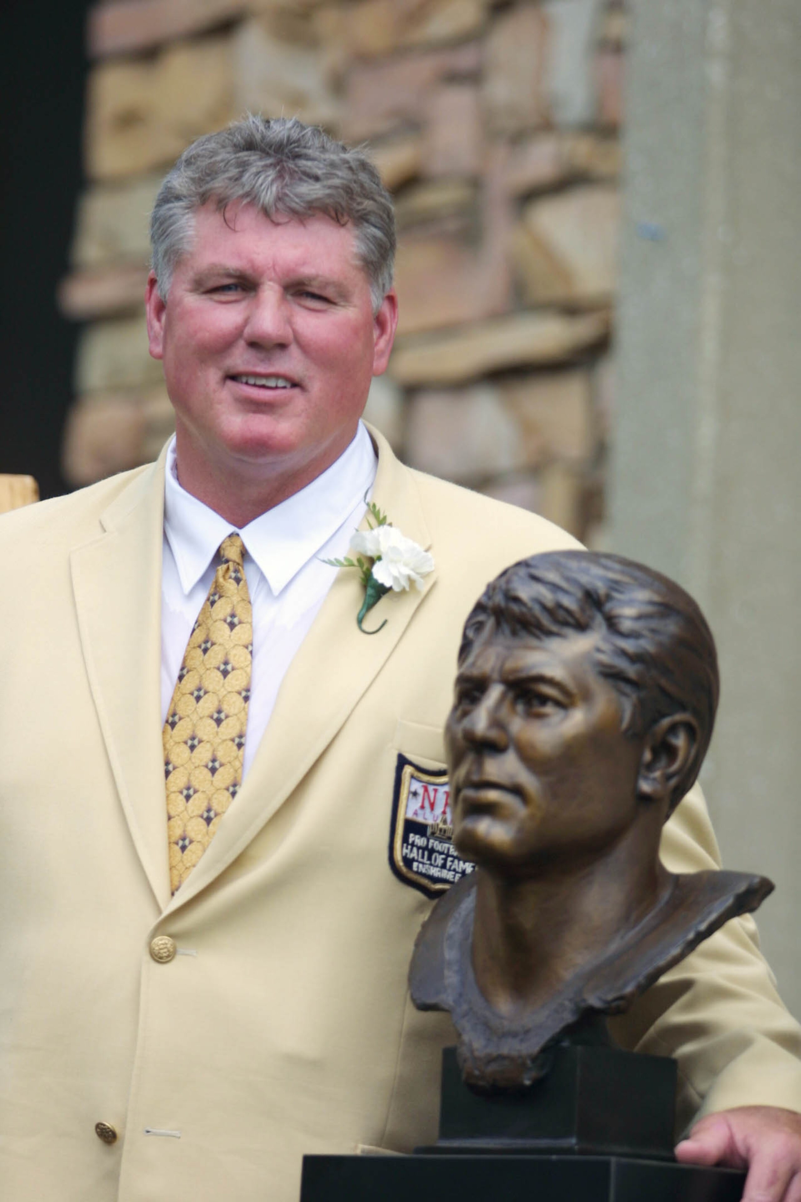 04 Aug 2001 : Ron Yary poses with his bronze bust during the 2001 Pro Football Hall Of FameInduction Ceremony at Hall's Game Day Theater in Canton, Ohio. DIGITAL IMAGE.Mandatory Credit: Tom Pidgeon/Allsport 04 Aug 2001 : Ron Yary poses with his bronze bust during the 2001 Pro Football Hall Of FameInduction Ceremony at Hall's Game Day Theater in Canton, Ohio. DIGITAL IMAGE.Mandatory Credit: Tom Pidgeon/Allsport