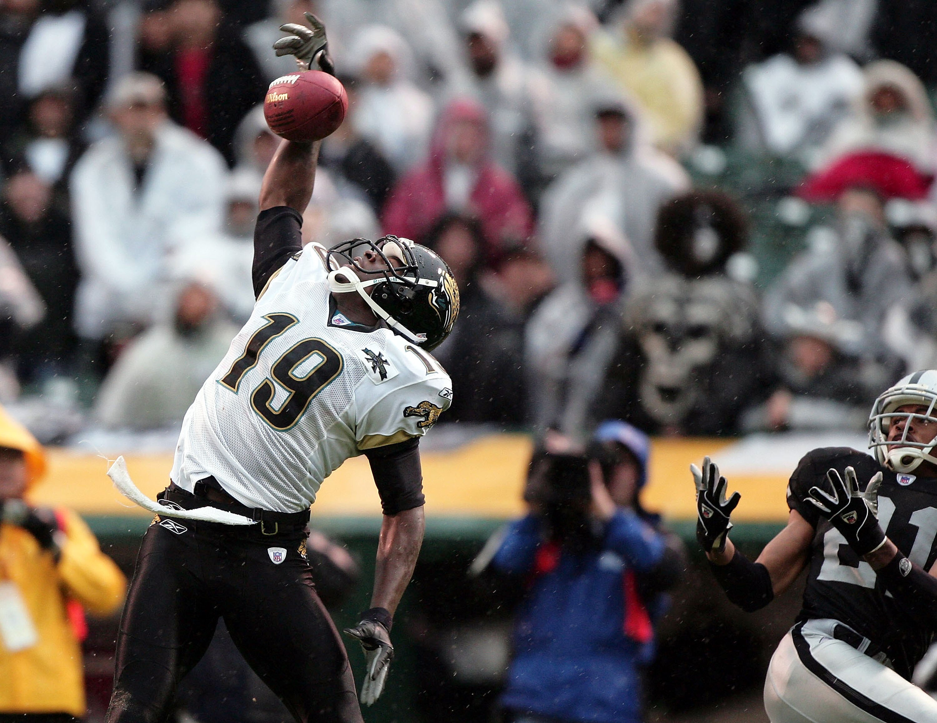 OAKLAND, CA - JANUARY 2:  Wide receiver Ernest Wilford #19 of the Jacksonville Jaguars makes a catch in the fourth quarter, setting up the only touchdown of the game, against Nnamdi Asomugha #21 of the Oakland Raiders at Network Associates Coliseum on Jan
