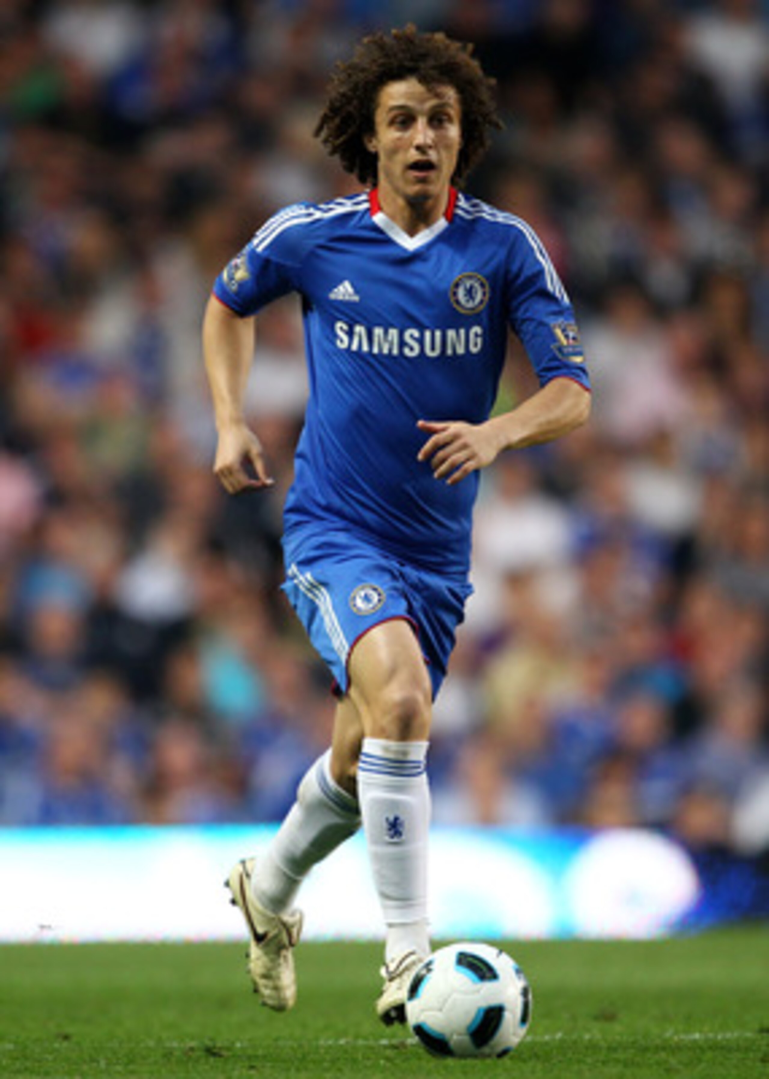 LONDON, ENGLAND - APRIL 20:  David Luiz of Chelsea in action during the Barclays Premier League match between Chelsea and Birmingham City at Stamford Bridge on April 20, 2011 in London, England.  (Photo by Julian Finney/Getty Images)
