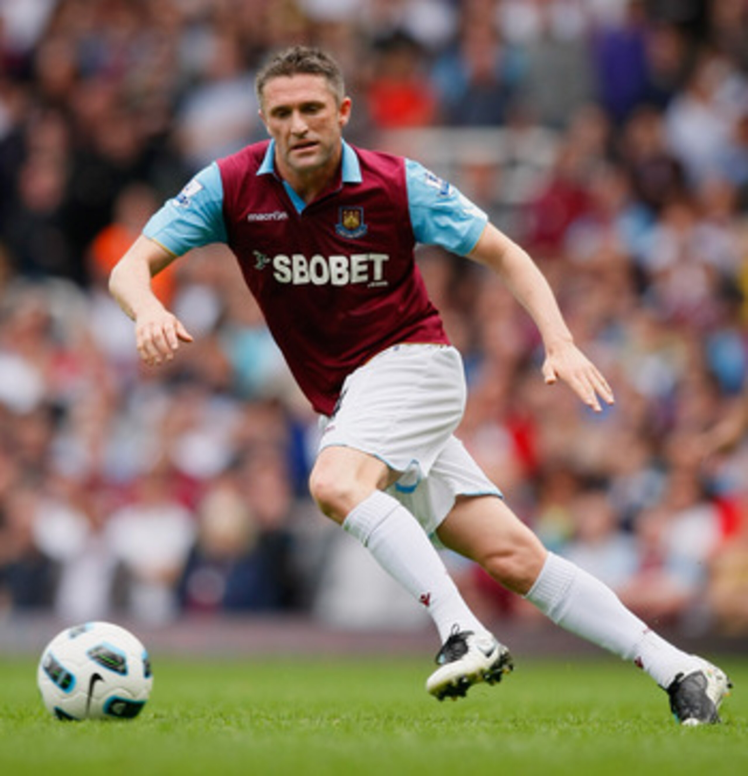 LONDON, ENGLAND - APRIL 16:  Robbie Keane of West Ham United runs with the ball during the Barclays Premier League match between West Ham United and Aston Villa at the Boleyn Ground on April 16, 2011 in London, England.  (Photo by Tom Dulat/Getty Images)