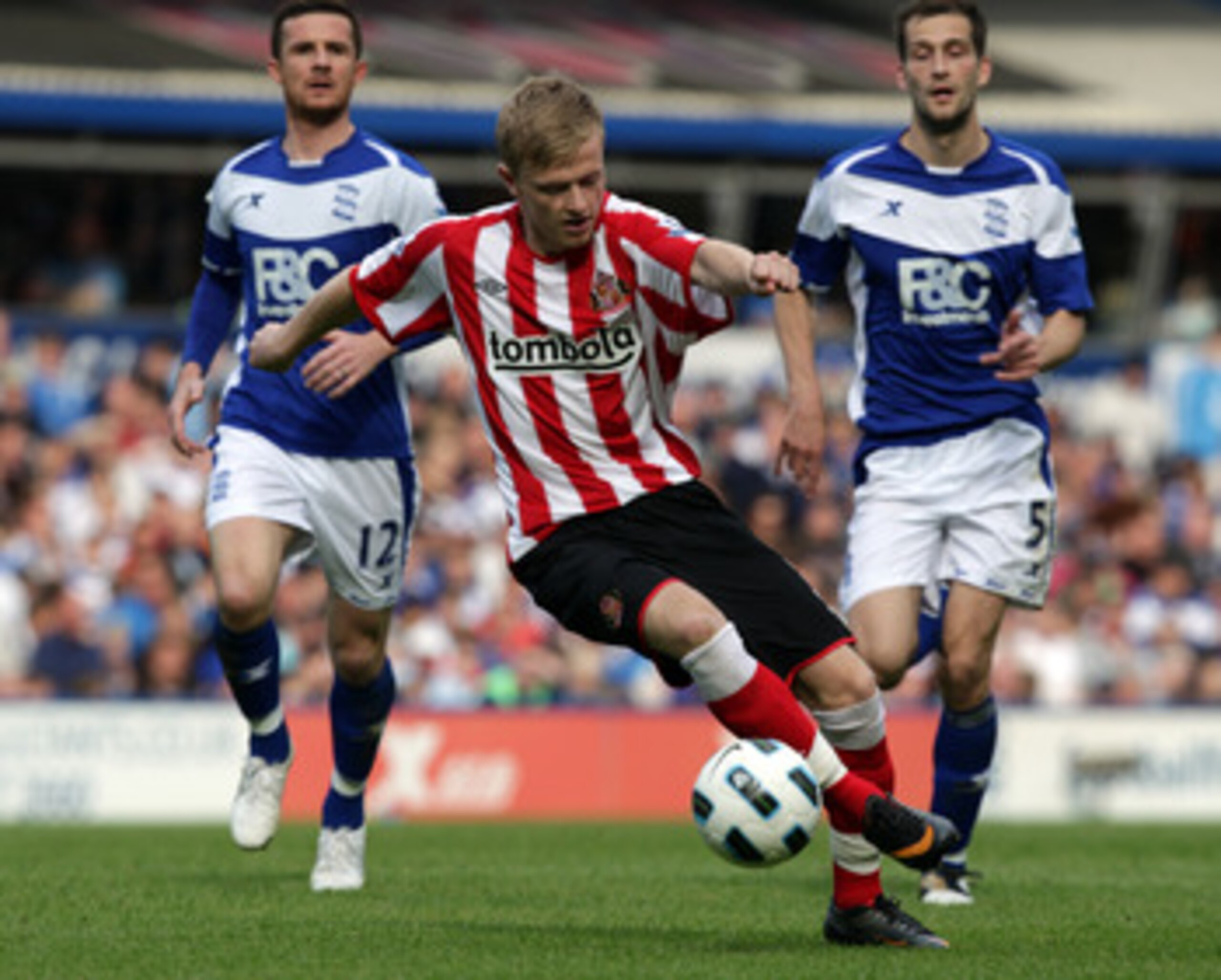 BIRMINGHAM, ENGLAND - APRIL 16:  Ryan Noble of Sunderland during the Barclays Premier League match between Birmingham City and Sunderland at St Andrew's on April 16, 2011 in Birmingham, England.  (Photo by Ross Kinnaird/Getty Images)