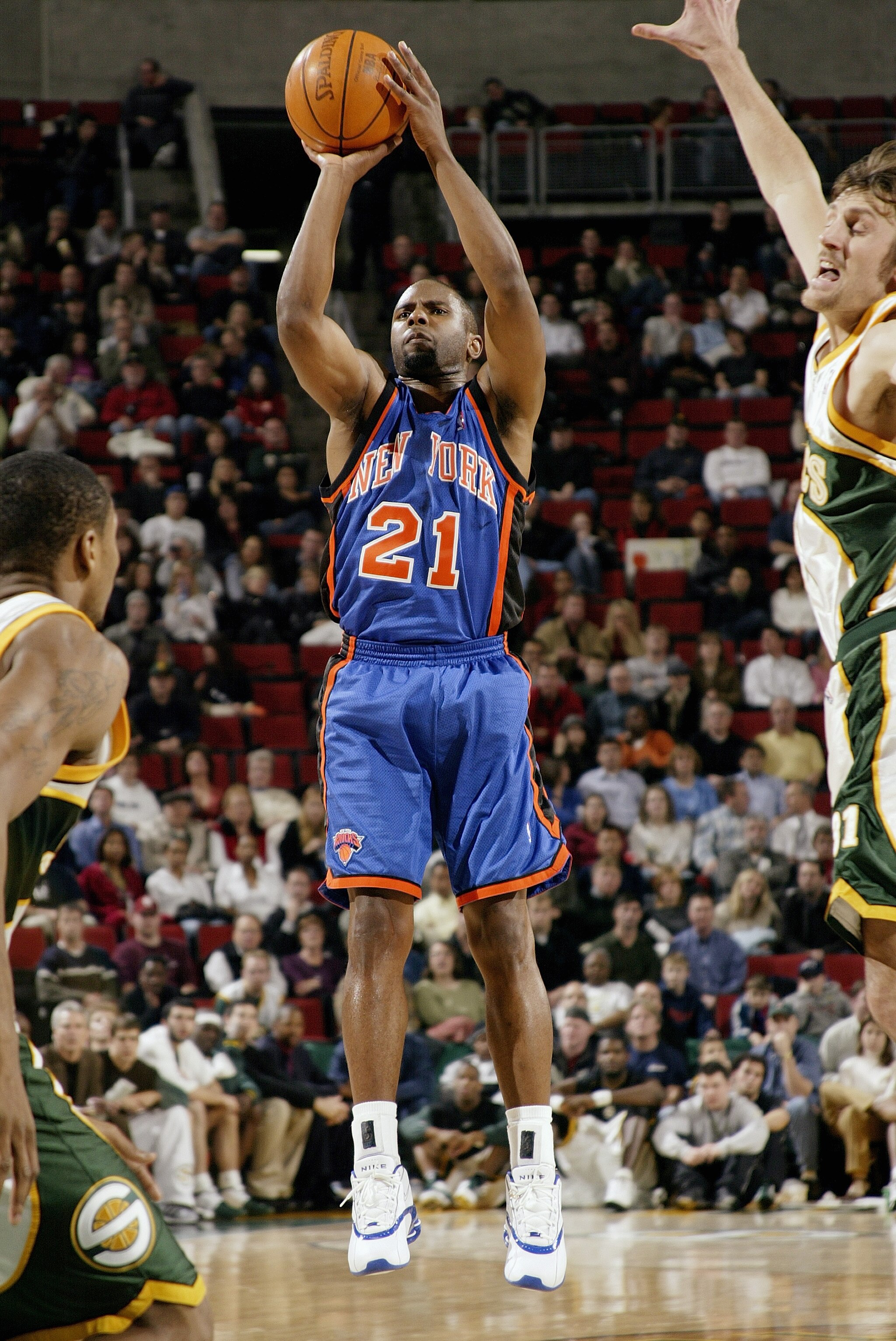 SEATTLE - DECEMBER 3:  Charlie Ward #21 of the New York Knicks shoots a jumper during the game against the Seattle SuperSonics on December 3, 2003 at Key Arena in Seattle, Washington.  The Sonics won 95-87.  NOTE TO USER: User expressly acknowledges and a