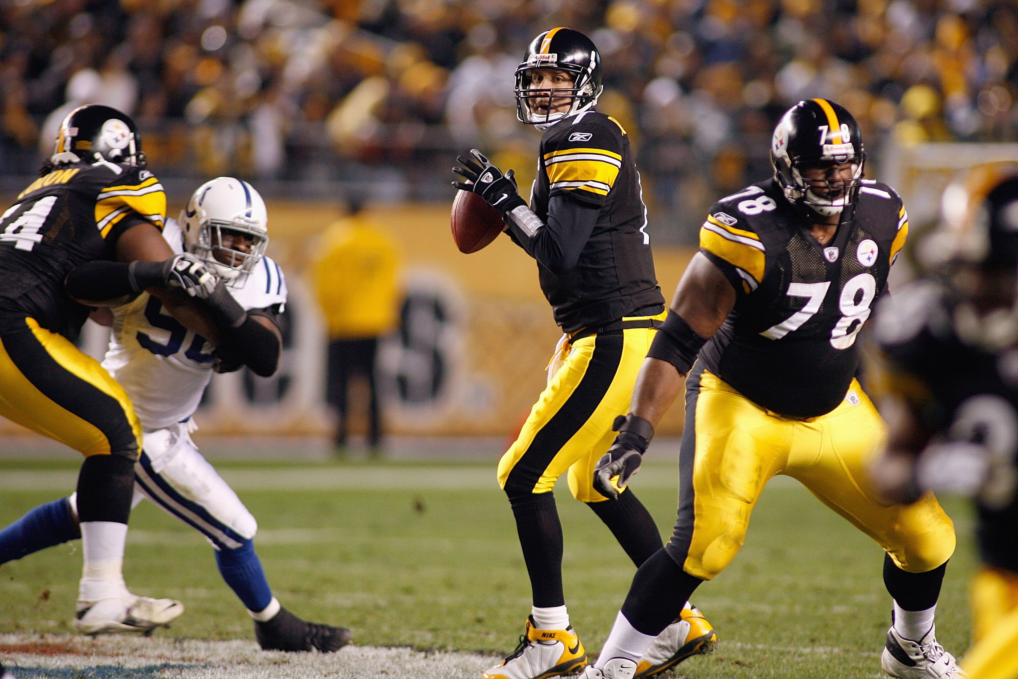 PITTSBURGH - NOVEMBER 9:  Quarterback Ben Roethlisberger #7 of the Pittsburgh Steelers looks to pass the ball during the game against the Indianapolis Colts on November 9, 2008 at Heinz Field in Pittsburgh, Pennsylvania. (Photo by: Rick Stewart/Getty Imag
