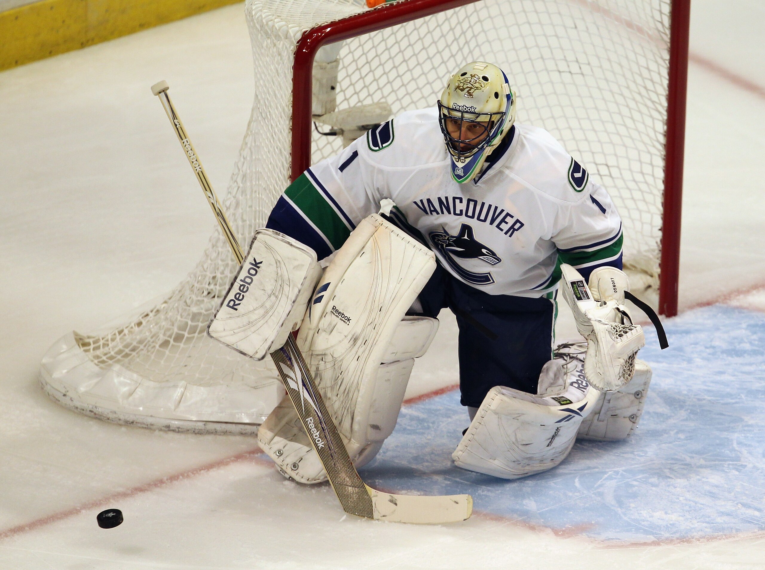 CHICAGO, IL - APRIL 17: Roberto Luongo #1 of the Vancouver Canucks makes a save against the Chicago Blackhawks in Game Three of the Western Conference Quarterfinals during the 2011 NHL Stanley Cup Playoffs at the United Center on April 17, 2011 in Chicago
