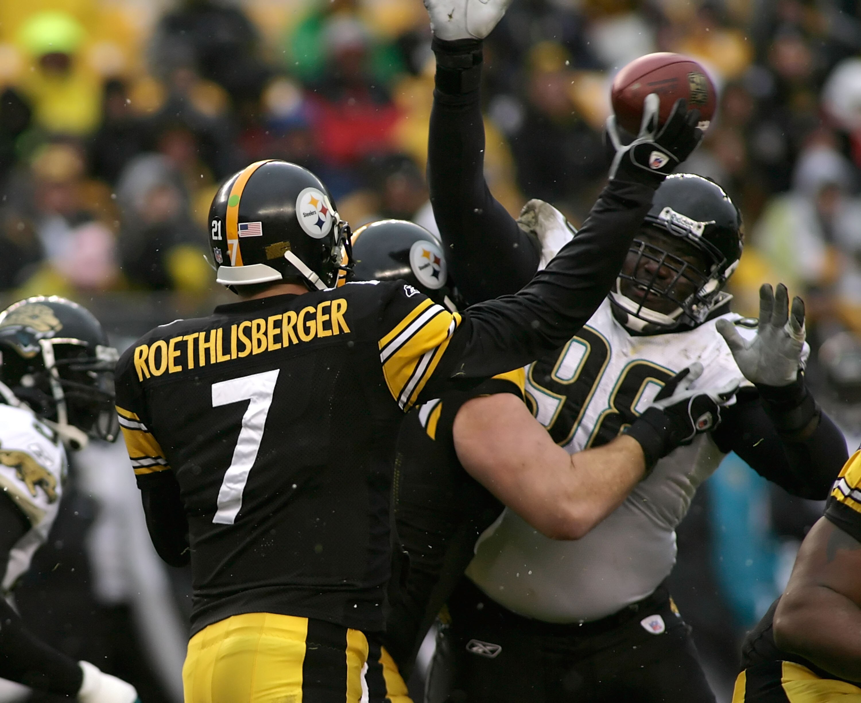 PITTSBURGH - DECEMBER 16:  Ben Roethlisberger #7 of the Pittsburgh Steelers throws a pass with pressure from John Henderson #98 of the Jacksonville Jaguars at Heinz Field December 16, 2007 in Pittsburgh, Pennsylvania. The Jaguars won 29-22.  (Photo by Ric