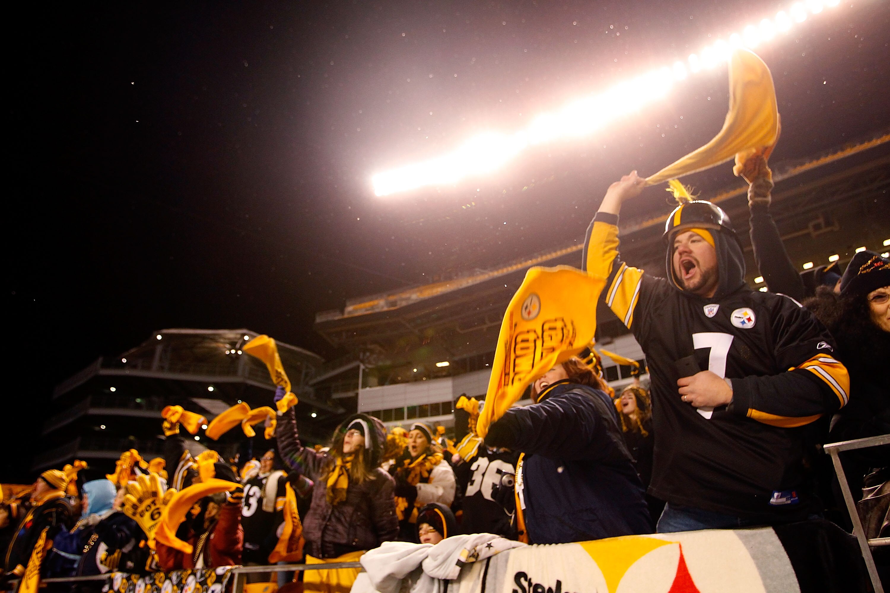 PITTSBURGH - JANUARY 28:  Fans cheer during the Super Bowl XLV Pep Rally on January 28, 2011 at Heinz Field in Pittsburgh, Pennsylvania.  (Photo by Jared Wickerham/Getty Images)