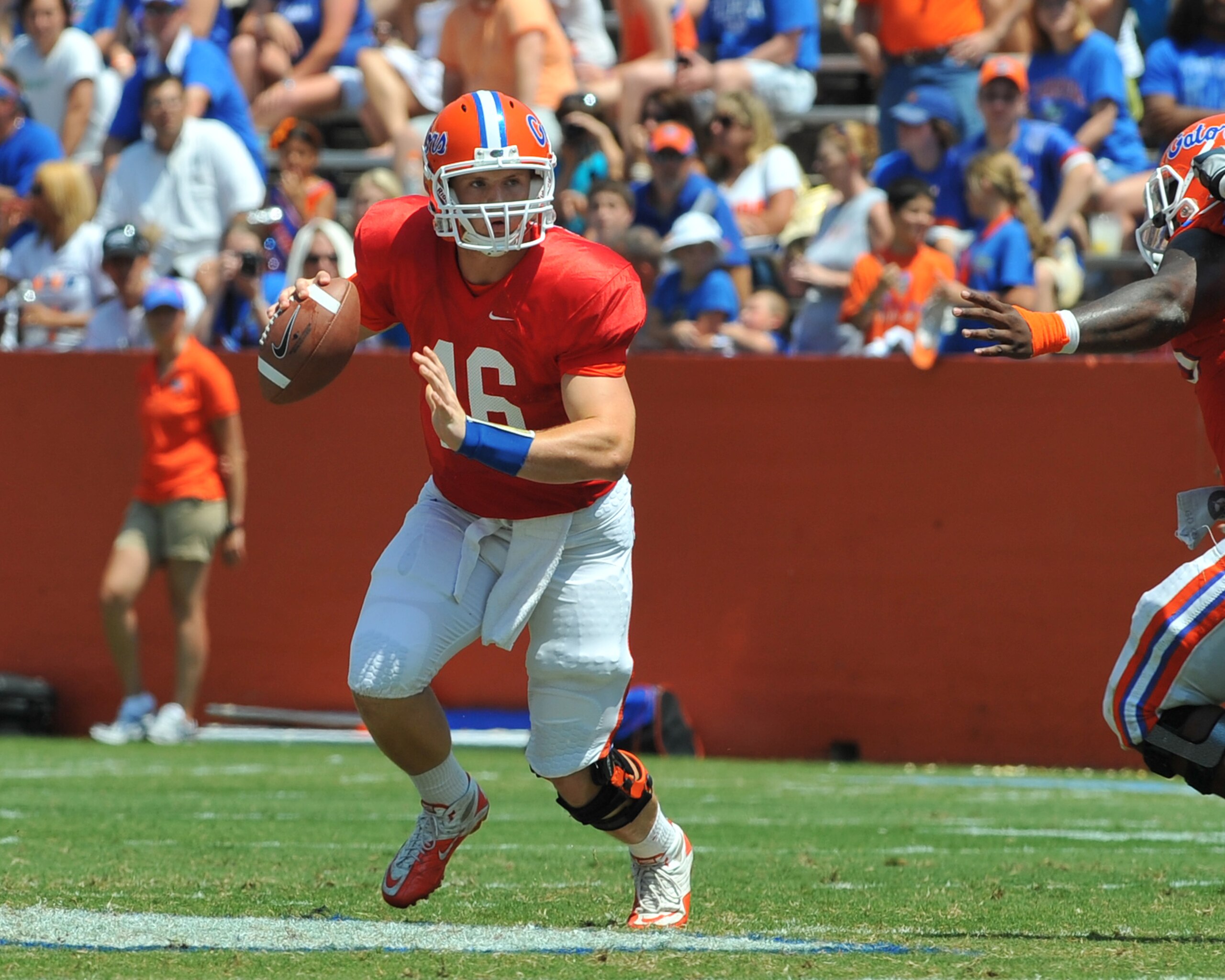 GAINESVILLE, FL - APRIL 9:  Quarterback Jeff Driskel #16 of the Florida Gators sets to pass during the Orange and Blue spring football game April 9, 2011 at Ben Hill Griffin Stadium in Gainesville, Florida.  (Photo by Al Messerschmidt/Getty Images)