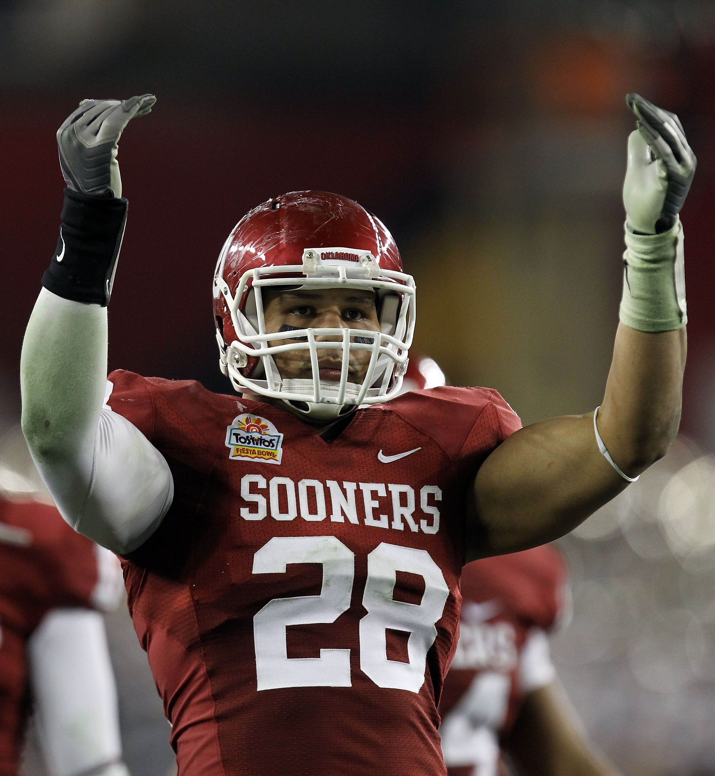 GLENDALE, AZ - JANUARY 01:  Travis Lewis #28 of the Oklahoma Sooners reacts at the end of the game against the Connecticut Huskies during the Tostitos Fiesta Bowl at the Universtity of Phoenix Stadium on January 1, 2011 in Glendale, Arizona.  (Photo by Ro