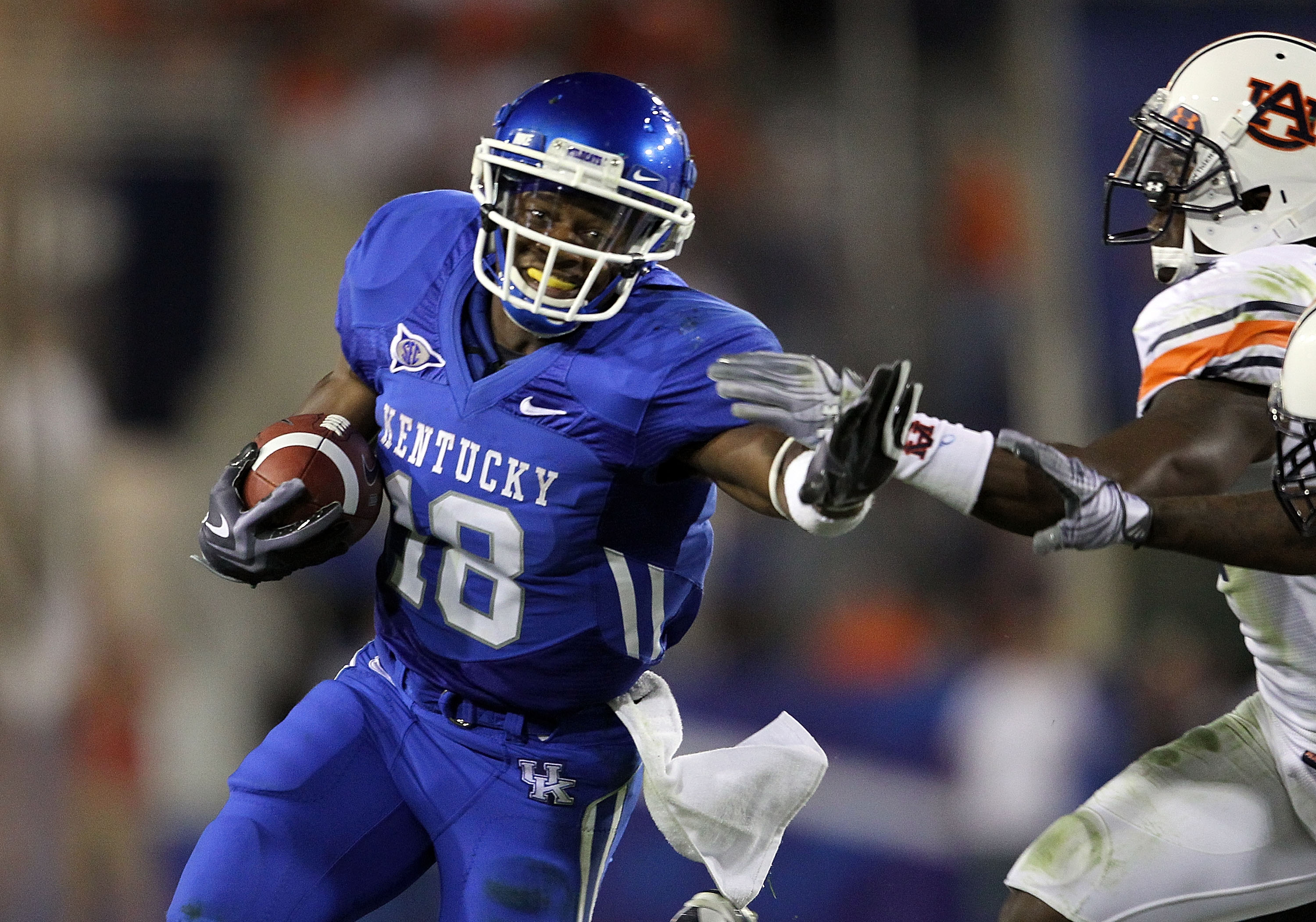 LEXINGTON, KY - OCTOBER 09: Randall Cobb #18 of the Kentucky Wildcats runs with the ball during the SEC game against  the Auburn Tigers  at Commonwealth Stadium on October 9, 2010 in Lexington, Kentucky.  (Photo by Andy Lyons/Getty Images)