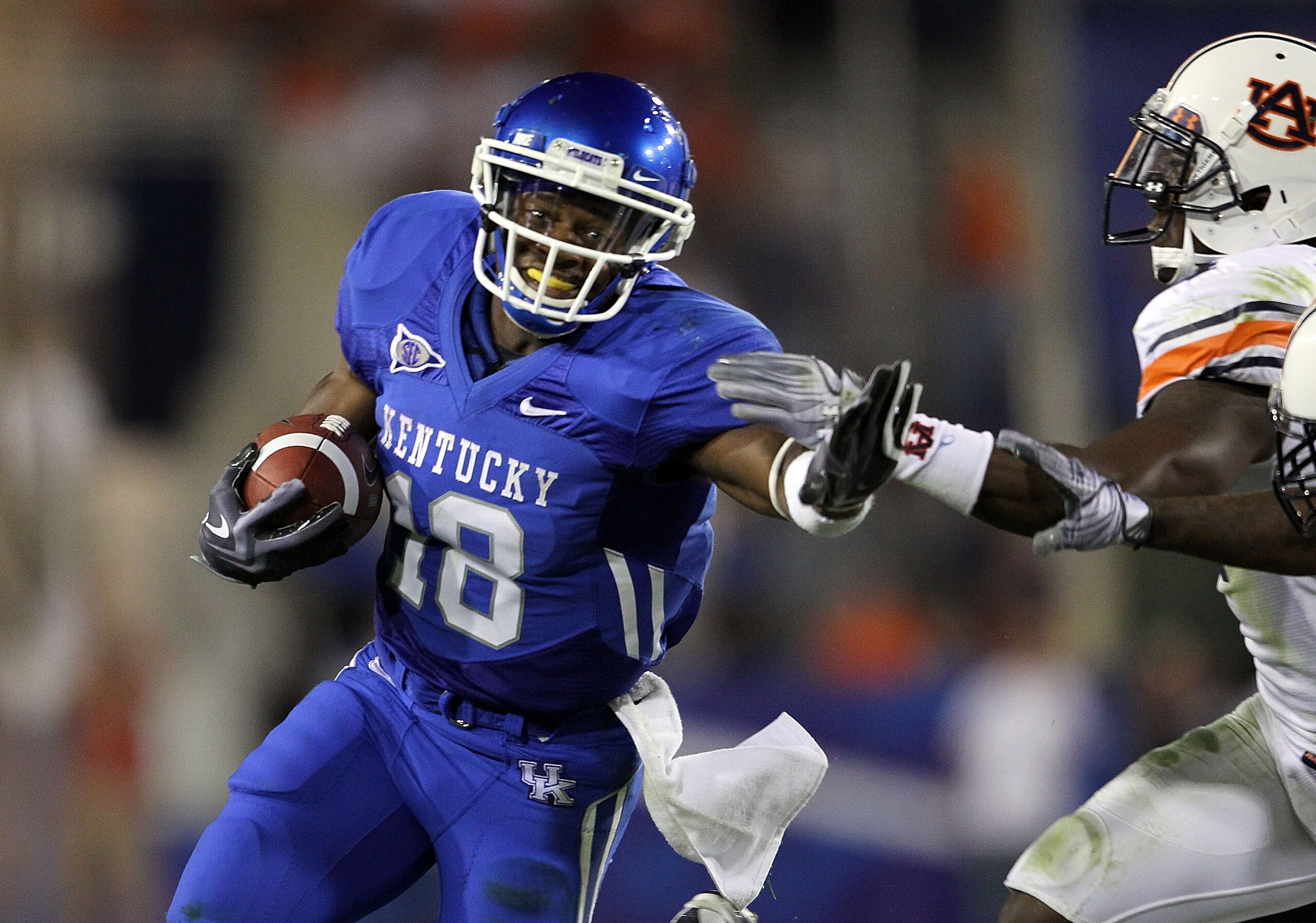 LEXINGTON, KY - OCTOBER 09: Randall Cobb #18 of the Kentucky Wildcats runs with the ball during the SEC game against  the Auburn Tigers  at Commonwealth Stadium on October 9, 2010 in Lexington, Kentucky.  (Photo by Andy Lyons/Getty Images)
