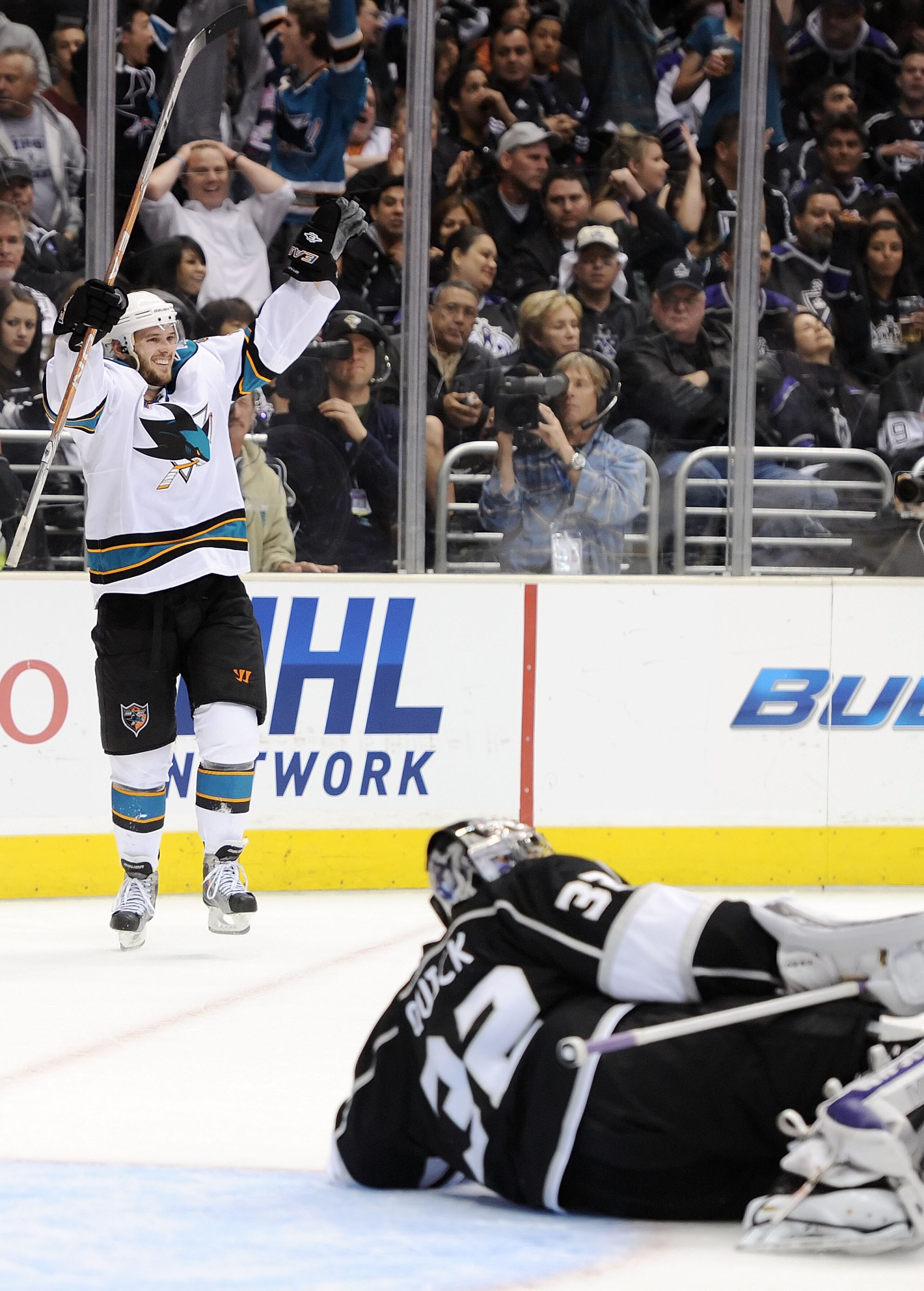 LOS ANGELES, CA - APRIL 21:  Torrey Mitchell #17 of the San Jose Sharks celebrates after scoring in the third period of game four of the Western Conference Quarterfinals against the Los Angeles Kings during the 2011 NHL Stanley Cup Playoffs at Staples Cen