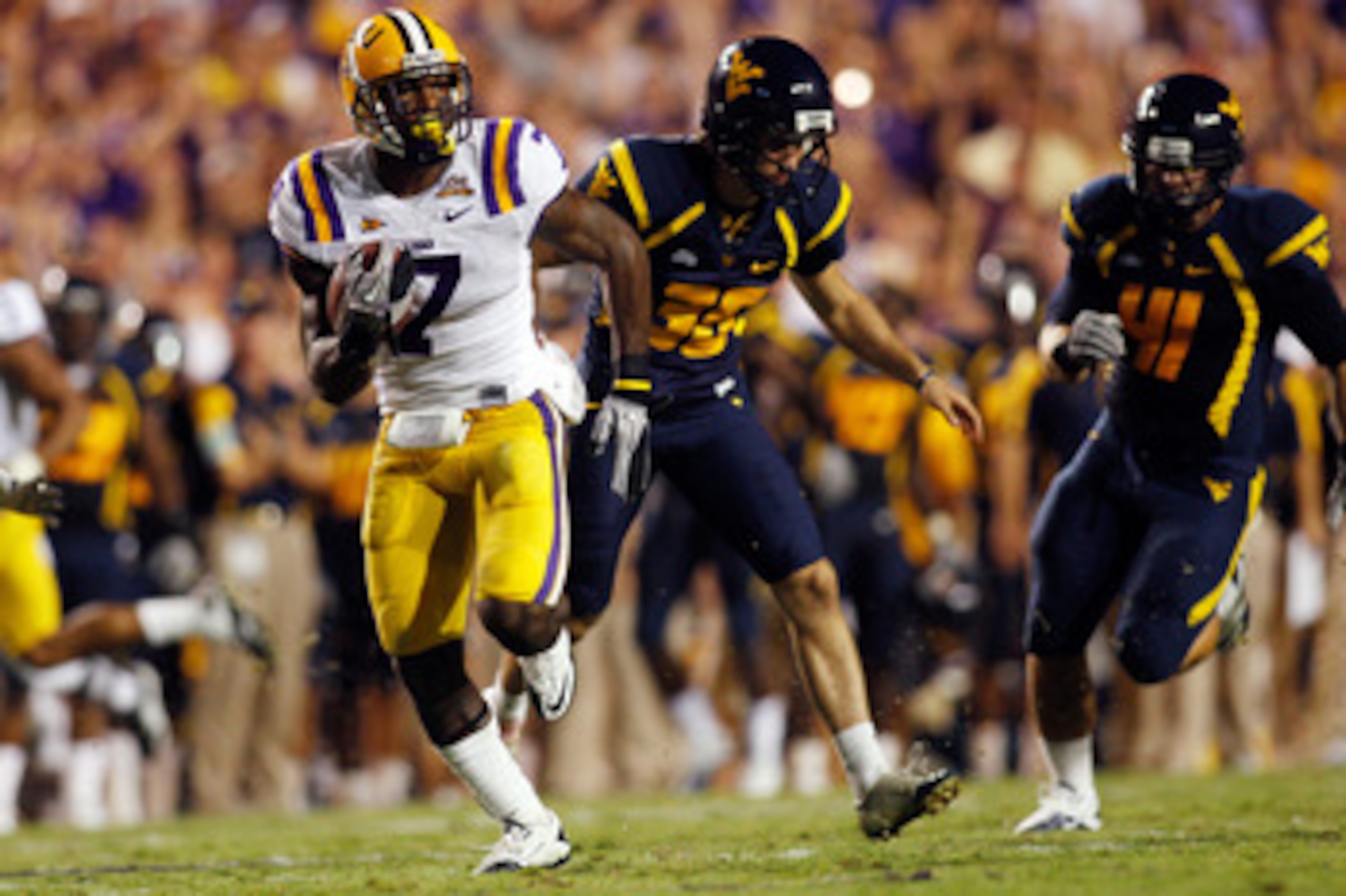 BATON ROUGE, LA - SEPTEMBER 25:  Patrick Peterson #7 of the Louisiana State Univeristy Tigers runs for a touchdown against the West Virginia Mountaineers at Tiger Stadium on September 25, 2010 in Baton Rouge, Louisiana.  (Photo by Chris Graythen/Getty Ima