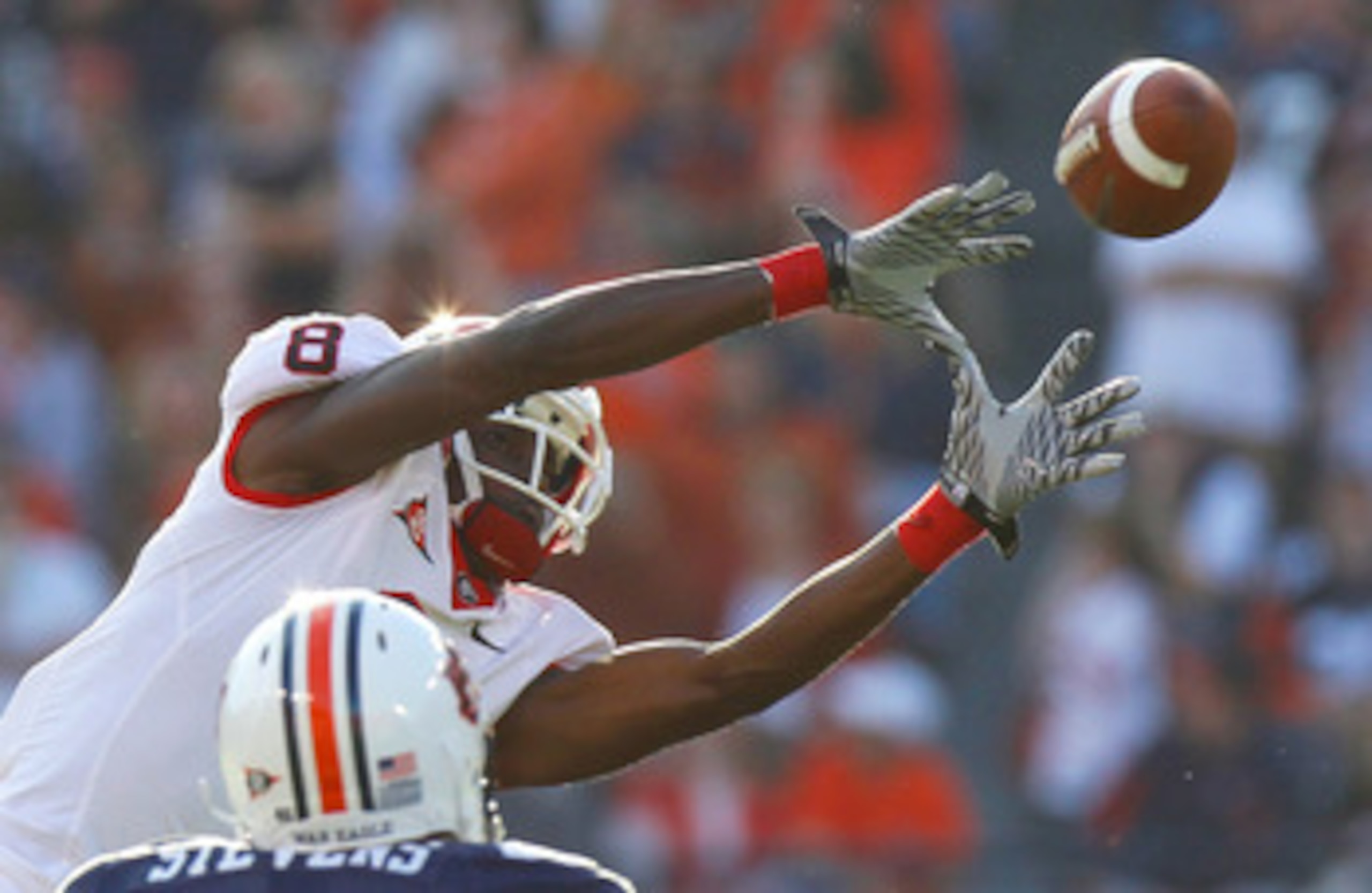 AUBURN, AL - NOVEMBER 13:  A.J. Green #8 of the Georgia Bulldogs pulls in this reception against Craig Stevens #46 of the Auburn Tigers at Jordan-Hare Stadium on November 13, 2010 in Auburn, Alabama.  (Photo by Kevin C. Cox/Getty Images)