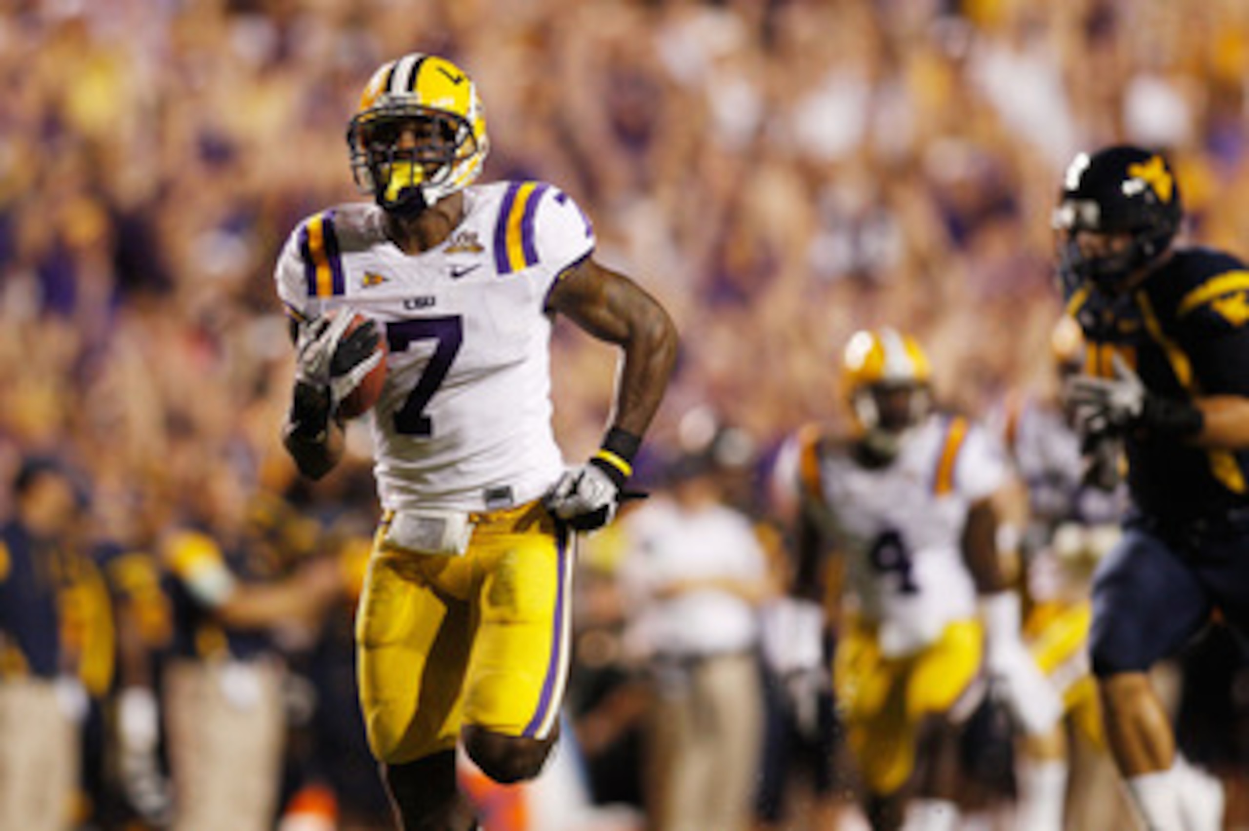 BATON ROUGE, LA - SEPTEMBER 25:  Patrick Peterson #7 of the Louisiana State Univeristy Tigers runs for a touchdown against the West Virginia Mountaineers at Tiger Stadium on September 25, 2010 in Baton Rouge, Louisiana.  (Photo by Chris Graythen/Getty Ima