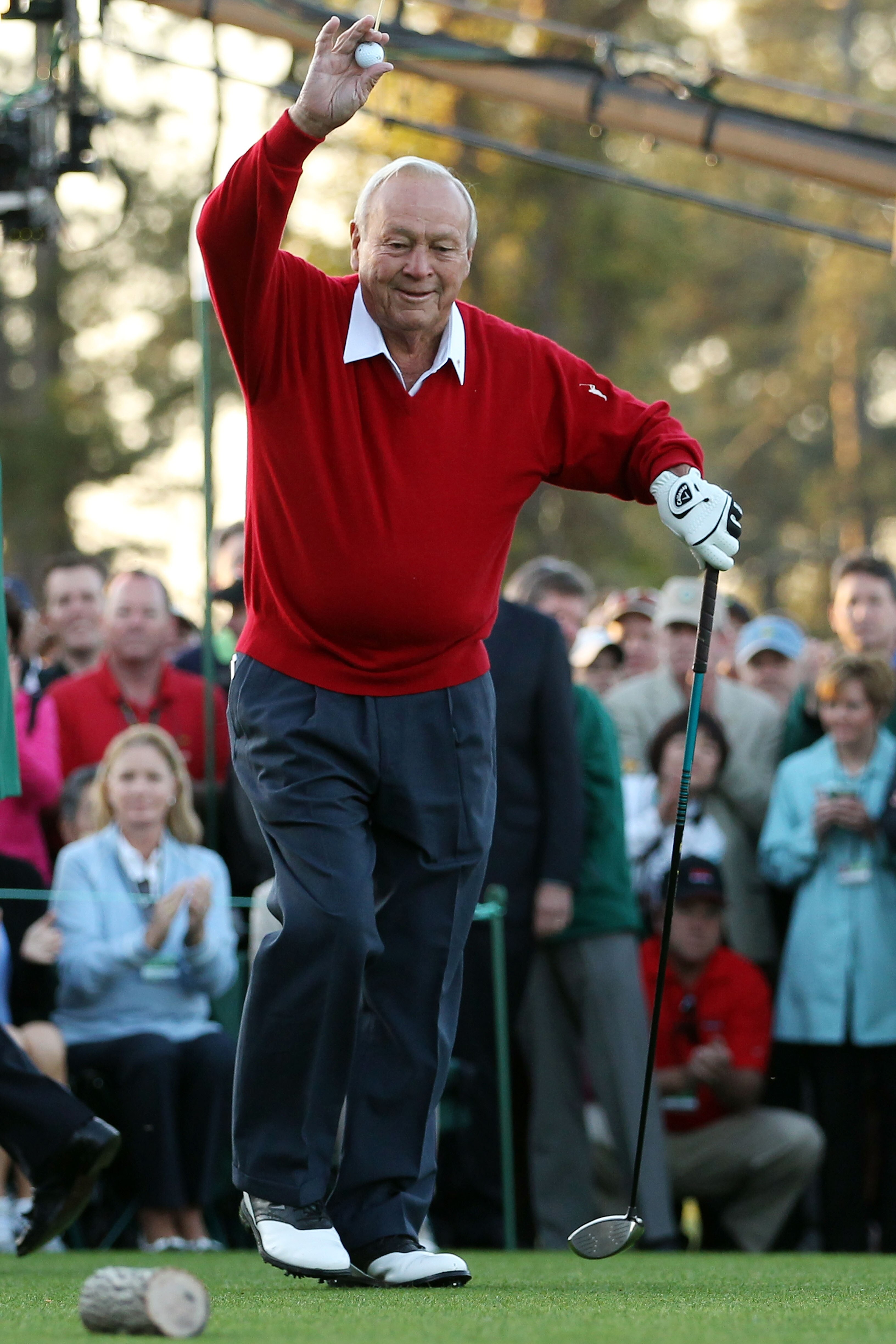 AUGUSTA, GA - APRIL 07:  Arnold Palmer waves to the gallery prior to start the first round of the 2011 Masters Tournament at Augusta National Golf Club on April 7, 2011 in Augusta, Georgia.  (Photo by Andrew Redington/Getty Images)
