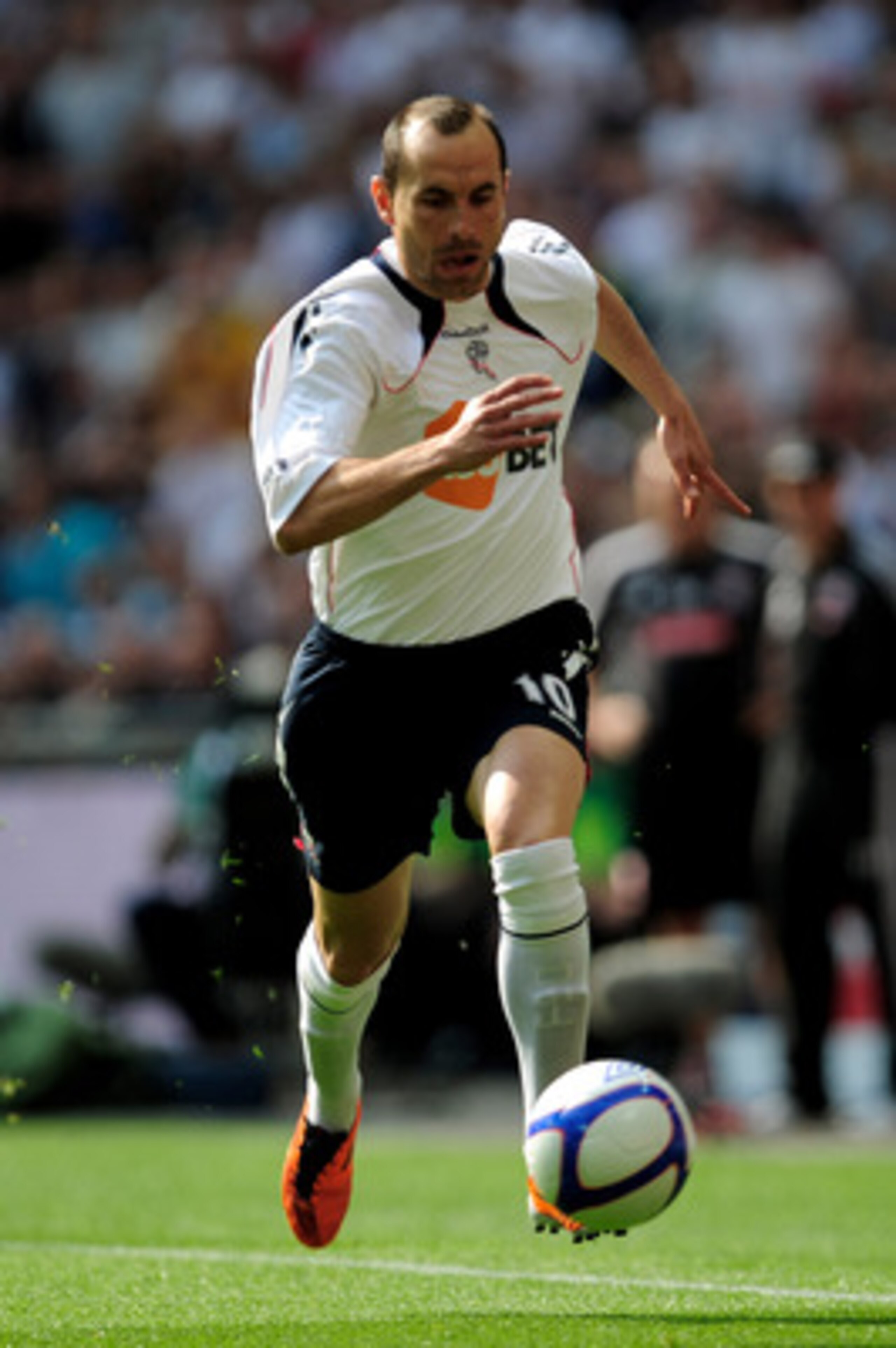 LONDON, ENGLAND - APRIL 17:  Martin Petrov of Bolton runs with the ball during the FA Cup sponsored by E.ON semi final match between Bolton Wanderers and Stoke City at Wembley Stadium on April 17, 2011 in London, England.  (Photo by Jamie McDonald/Getty I