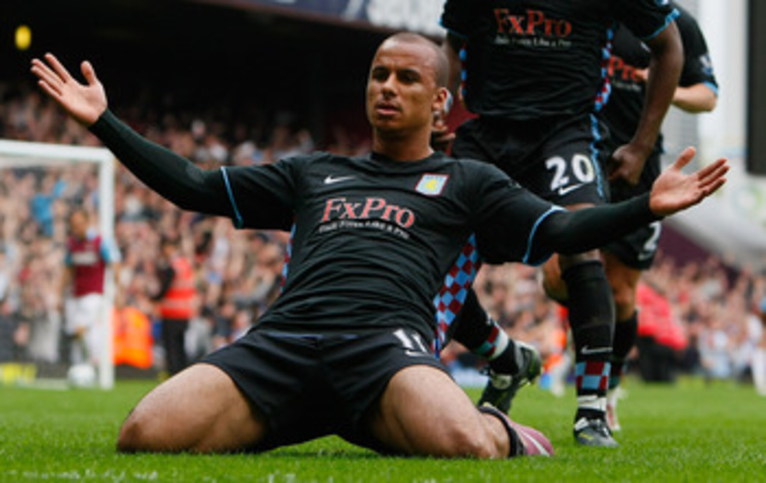 LONDON, ENGLAND - APRIL 16:  Gabriel Agbonlahor of Aston Villa celebrates after scoring the winning goal during the Barclays Premier League match between West Ham United and Aston Villa at the Boleyn Ground on April 16, 2011 in London, England.  (Photo by