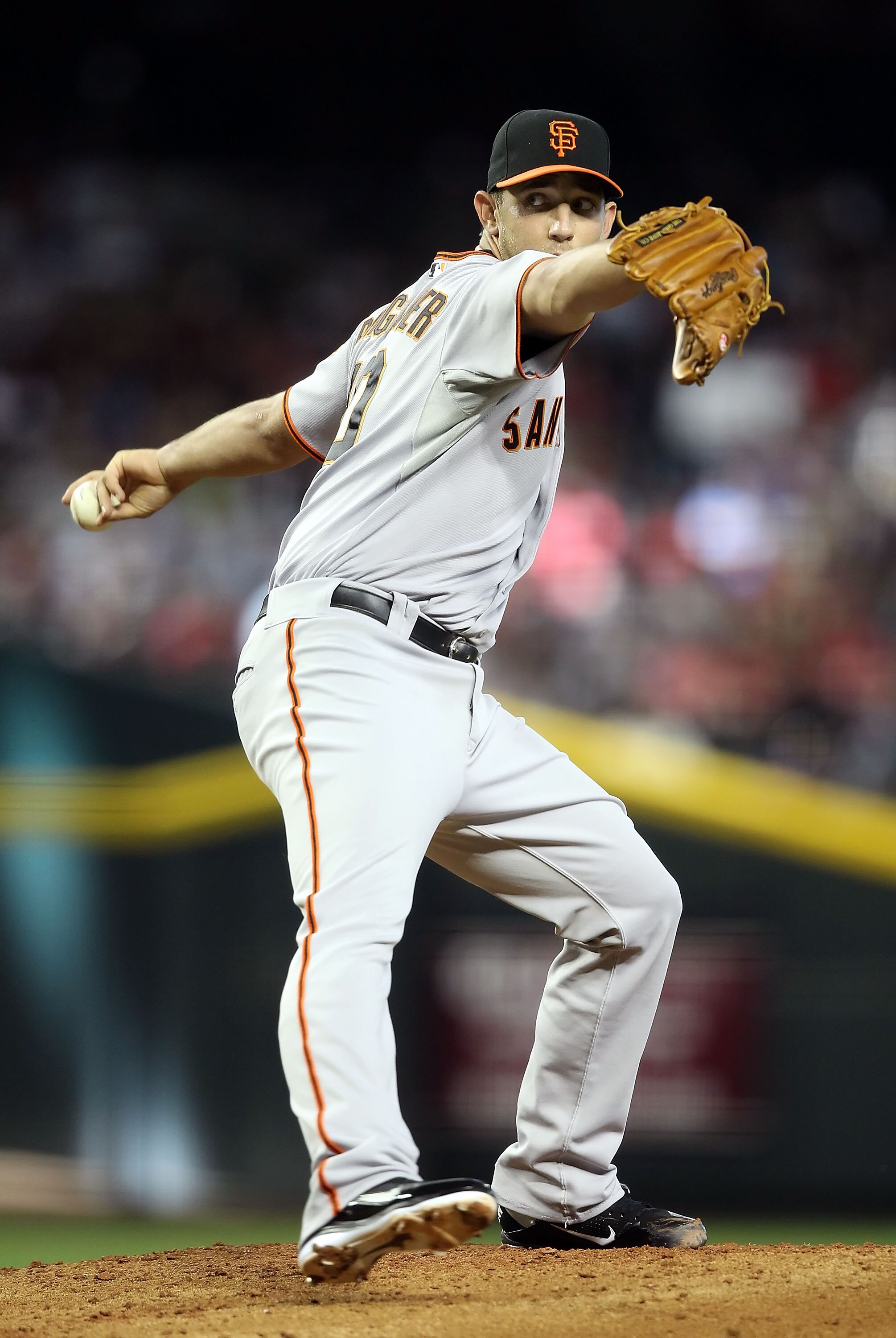 PHOENIX, AZ - APRIL 17:  Starting pitcher Madison Bumgarner #40 of the San Francisco Giants pitches against the Arizona Diamondbacks during the Major League Baseball game at Chase Field on April 17, 2011 in Phoenix, Arizona.  (Photo by Christian Petersen/