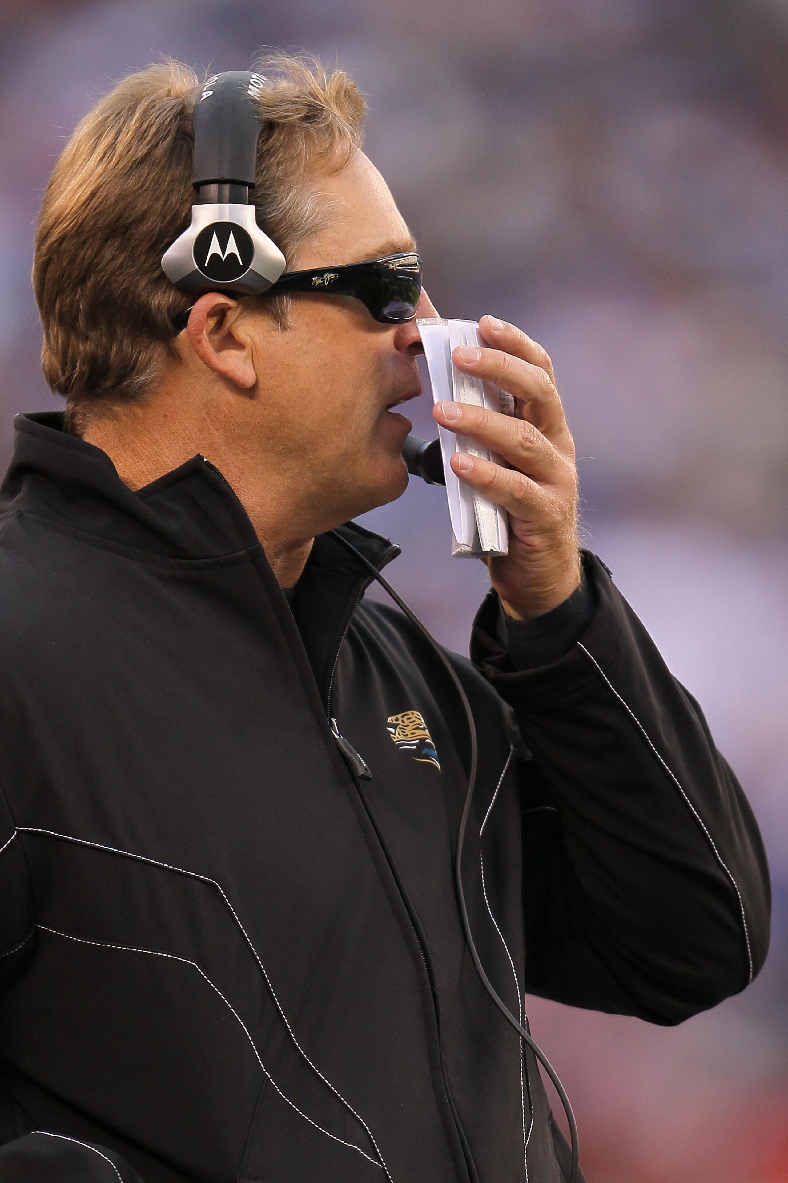 EAST RUTHERFORD, NJ - NOVEMBER 28:  Head coach Jack Del Rio of the Jacksonville Jaguars watches on against the New York Giants at New Meadowlands Stadium on November 28, 2010 in East Rutherford, New Jersey.  (Photo by Chris McGrath/Getty Images)