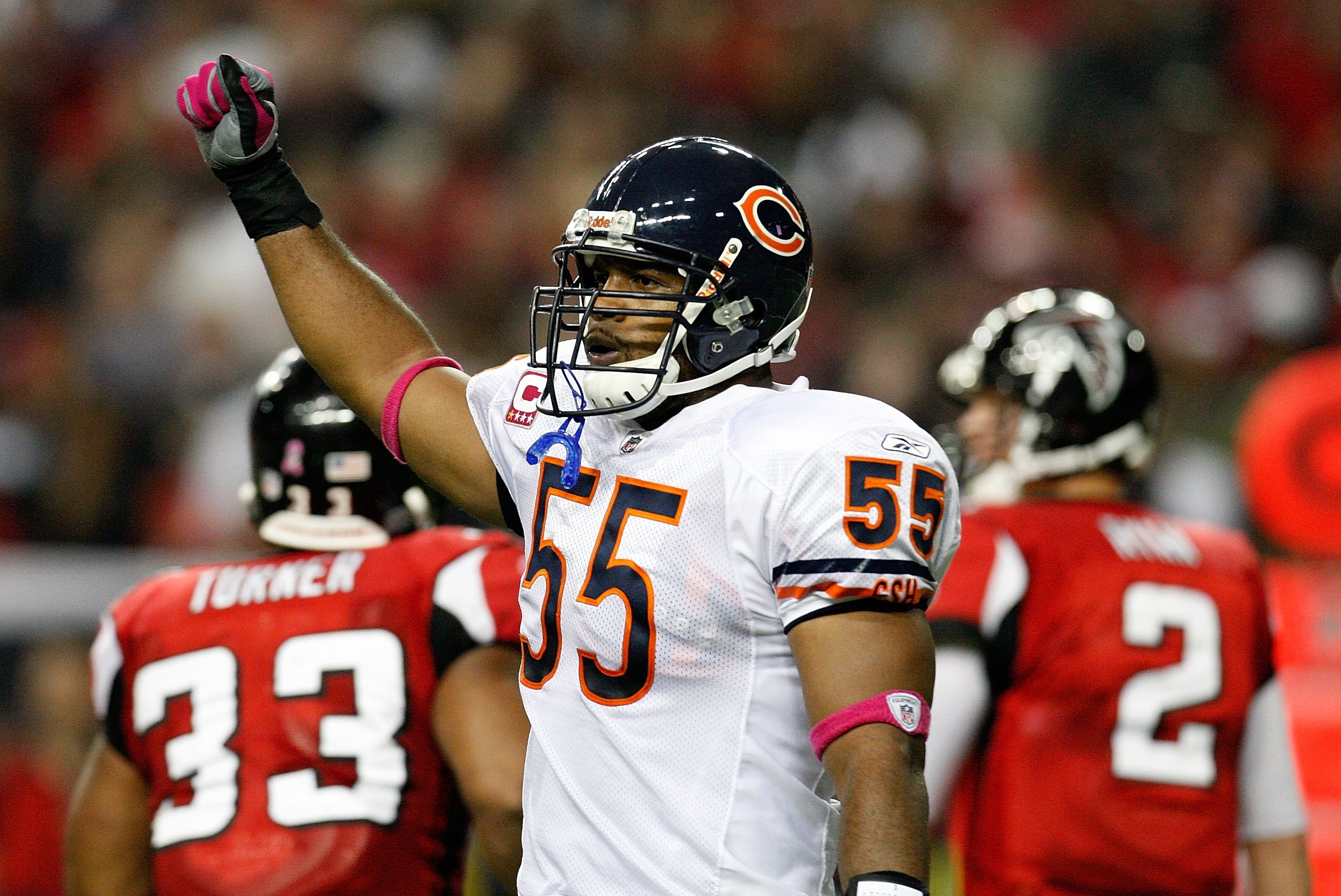 ATLANTA - OCTOBER 18:  Lance Briggs #55 of the Chicago Bears against the Atlanta Falcons at Georgia Dome on October 18, 2009 in Atlanta, Georgia.  (Photo by Kevin C. Cox/Getty Images)