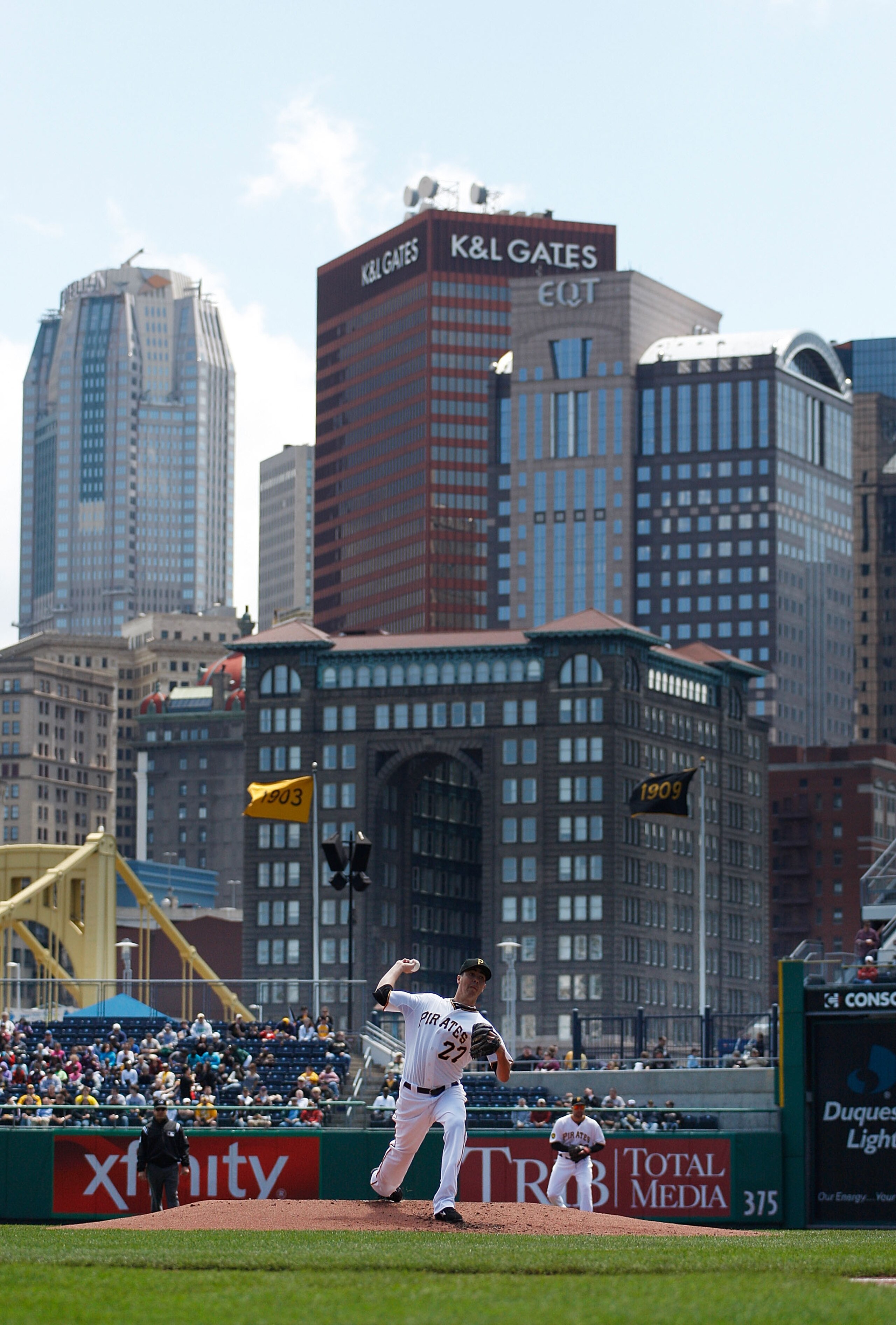 PITTSBURGH - APRIL 28:  Jeff Karstens #27 of the Pittsburgh Pirates pitches against the San Francisco Giants during the game on April 28, 2011 at PNC Park in Pittsburgh, Pennsylvania.  (Photo by Jared Wickerham/Getty Images)