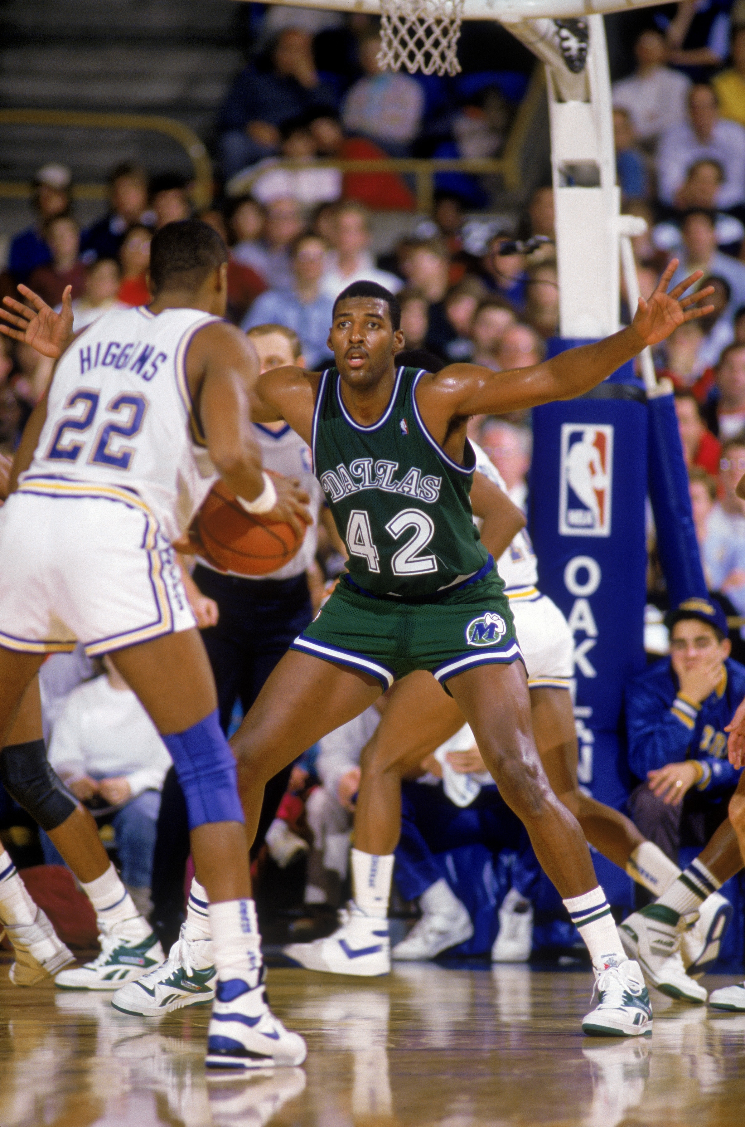 OAKLAND, CA - 1988:  Roy Tarpley #42 of the Dallas Mavericks defends Sean Higgins #22 of the Golden State Warriors during the NBA game at the Oakland/Alameda County Coliseum Arena in Oakland, California in 1988.  (Photo by Otto Greule Jr/Getty Images)