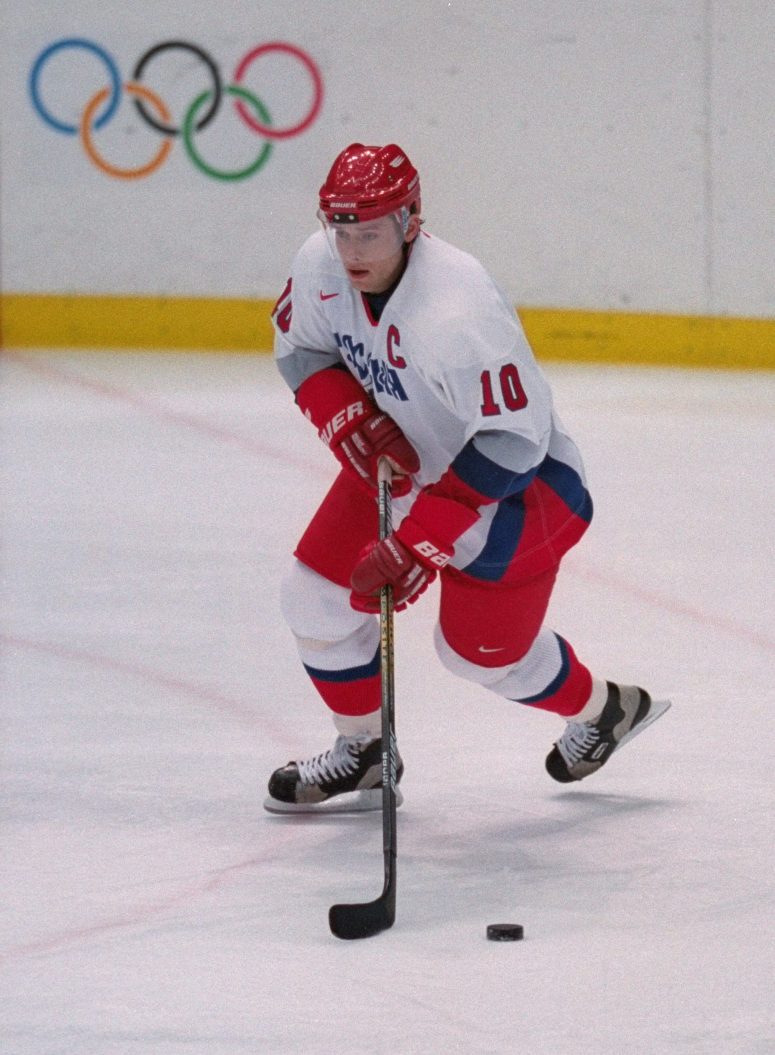 16 Feb 1998:  Pavel Bure of Russia carries the puck against the Czech Republic at the Big Hat Arena during the 1998 Winter Olympic Games in Nagano, Japan.  \ Mandatory Credit: Doug Pensinger /Allsport