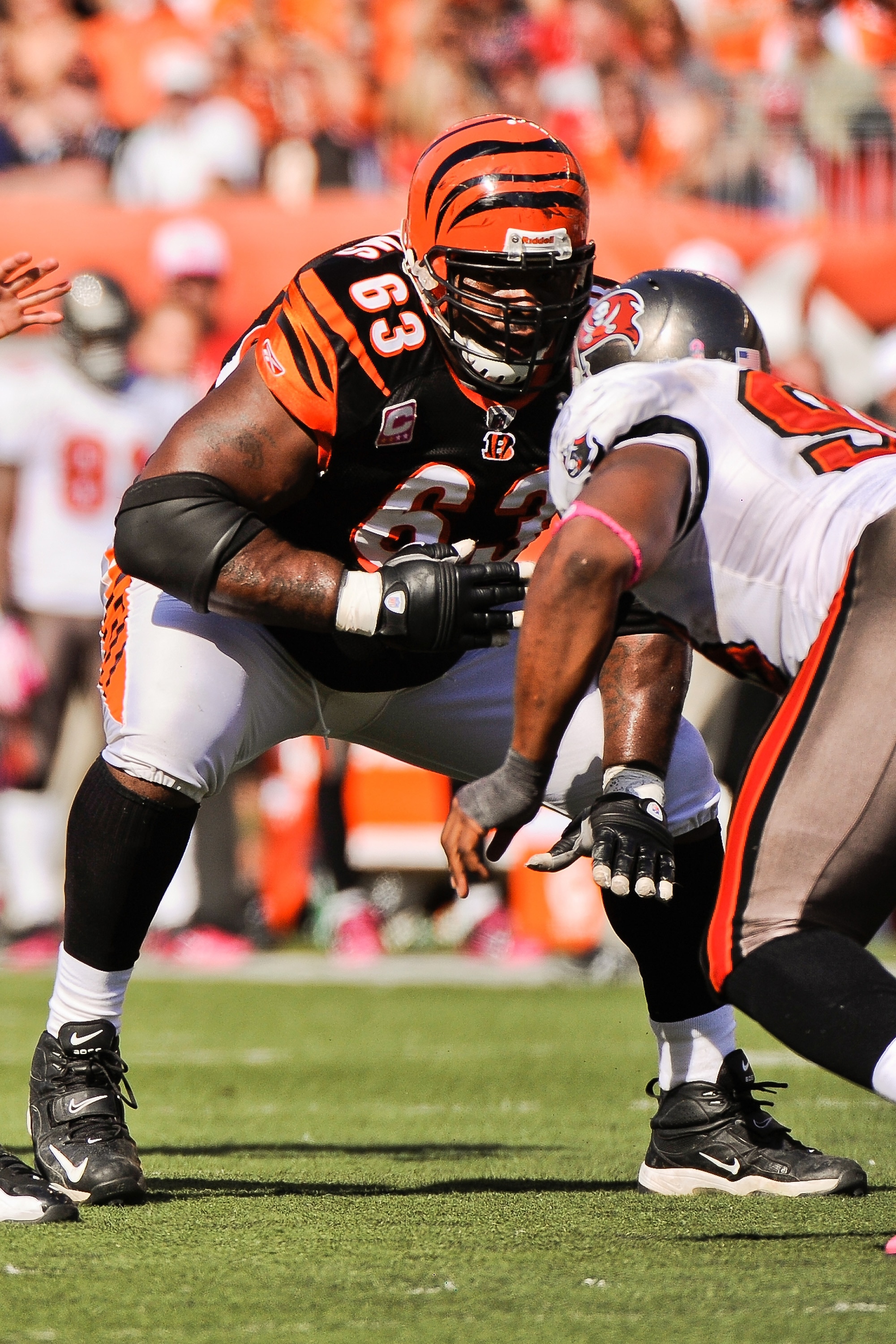 CINCINNATI, OH - OCTOBER 10: Bobbie Williams #63 of the Cincinnati Bengals blocks against the Tampa Bay Buccaneers at Paul Brown Stadium on October 10, 2010 in Cincinnati, Ohio. (Photo by Jamie Sabau/Getty Images)