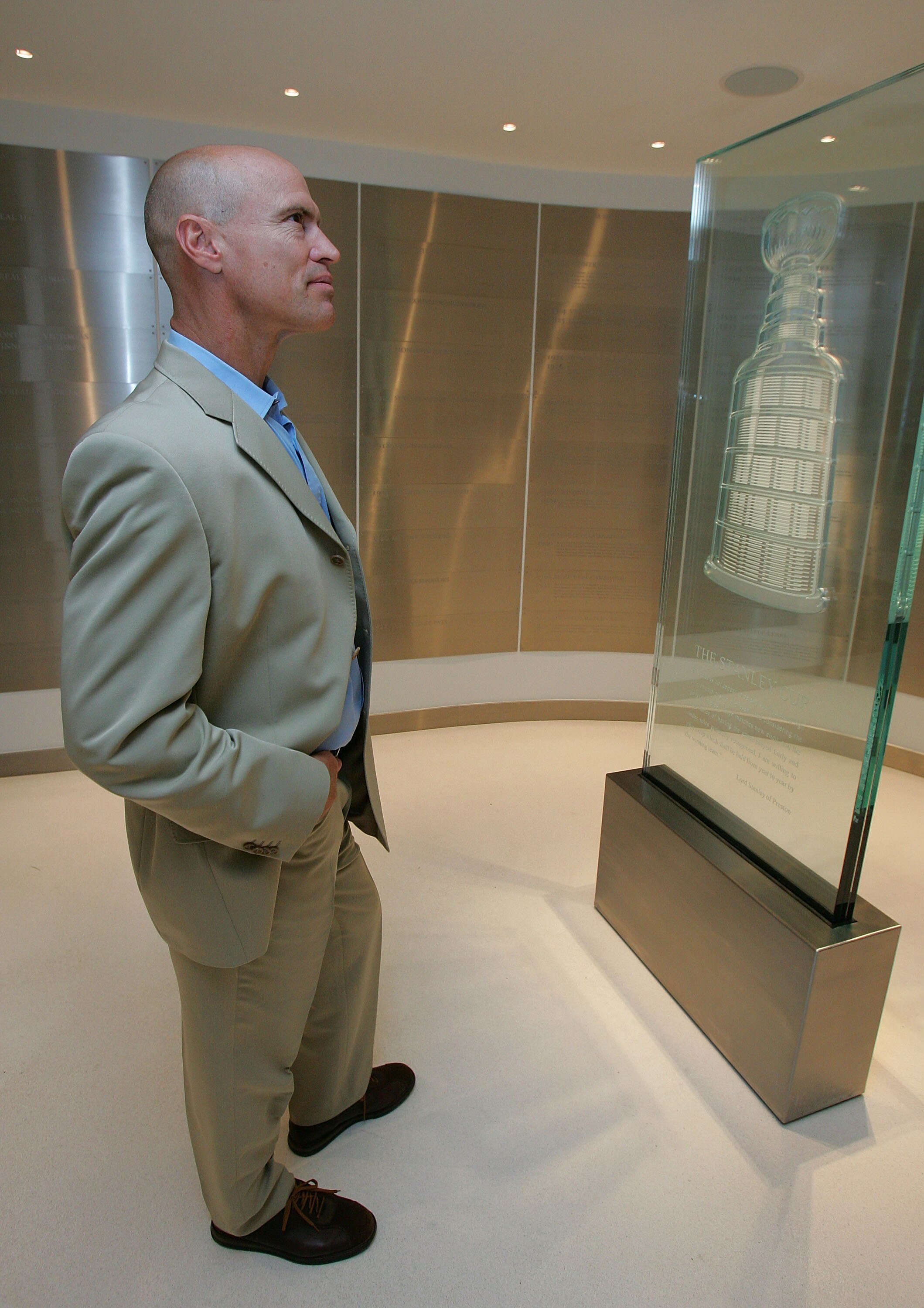 NEW YORK - MAY 07:  Mark Messier on the 15th floor of the NHL offices  during his visit to NHL headquarters and the NHL Store Powered by Reebok on May 7, 2008 in New York City.  (Photo by Michael Cohen/Getty Images for the NHL)*** Local Caption *** Mark M