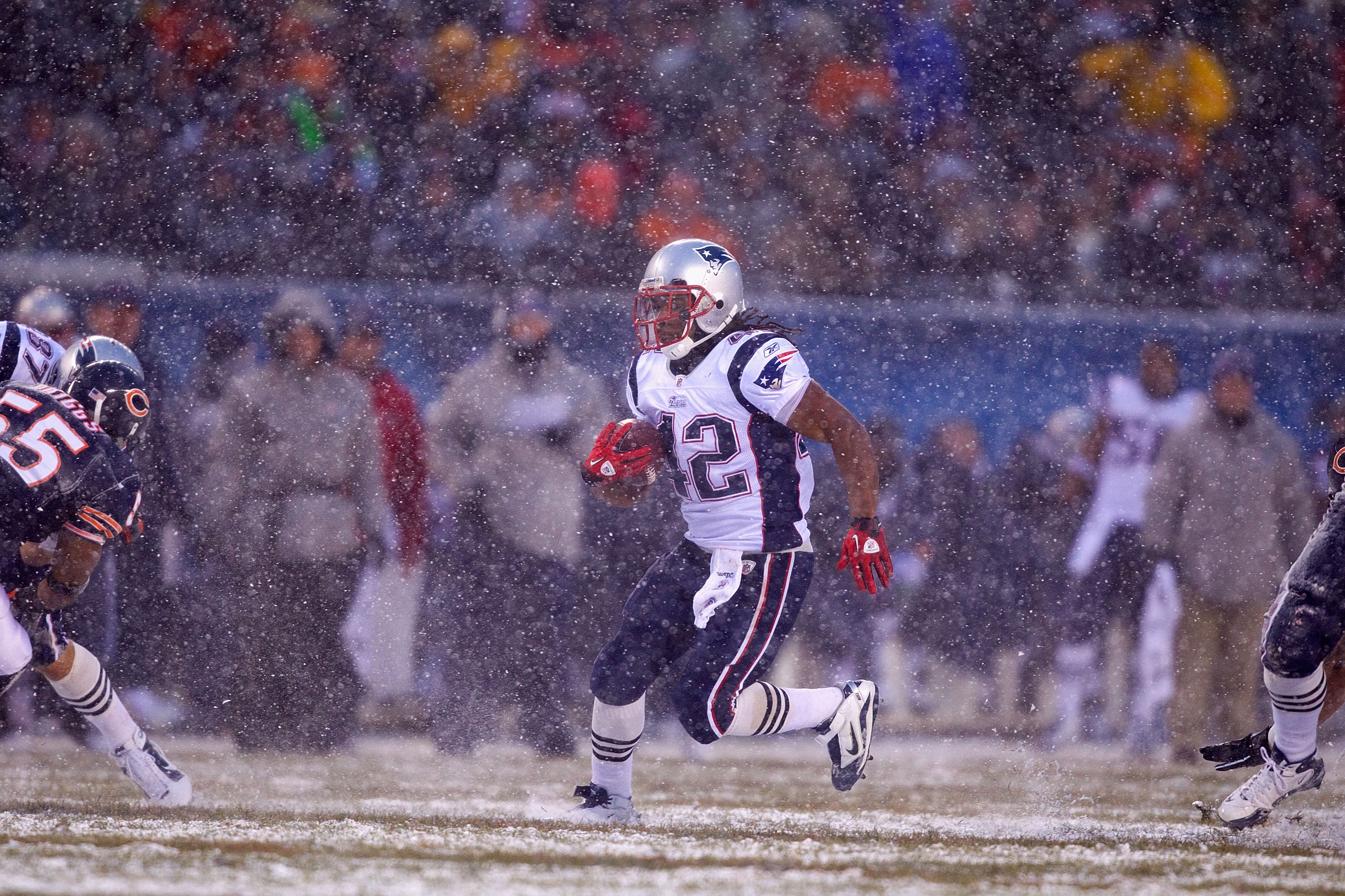 CHICAGO, IL - DECEMBER 12: BenJarvus Green-Ellis #42 of the New England Patriots rushes against the Chicago Bears at Soldier Field on December 12, 2010 in Chicago, Illinois.  The Patriots beat the Bears 36-7.  (Photo by Dilip Vishwanat/Getty Images)
