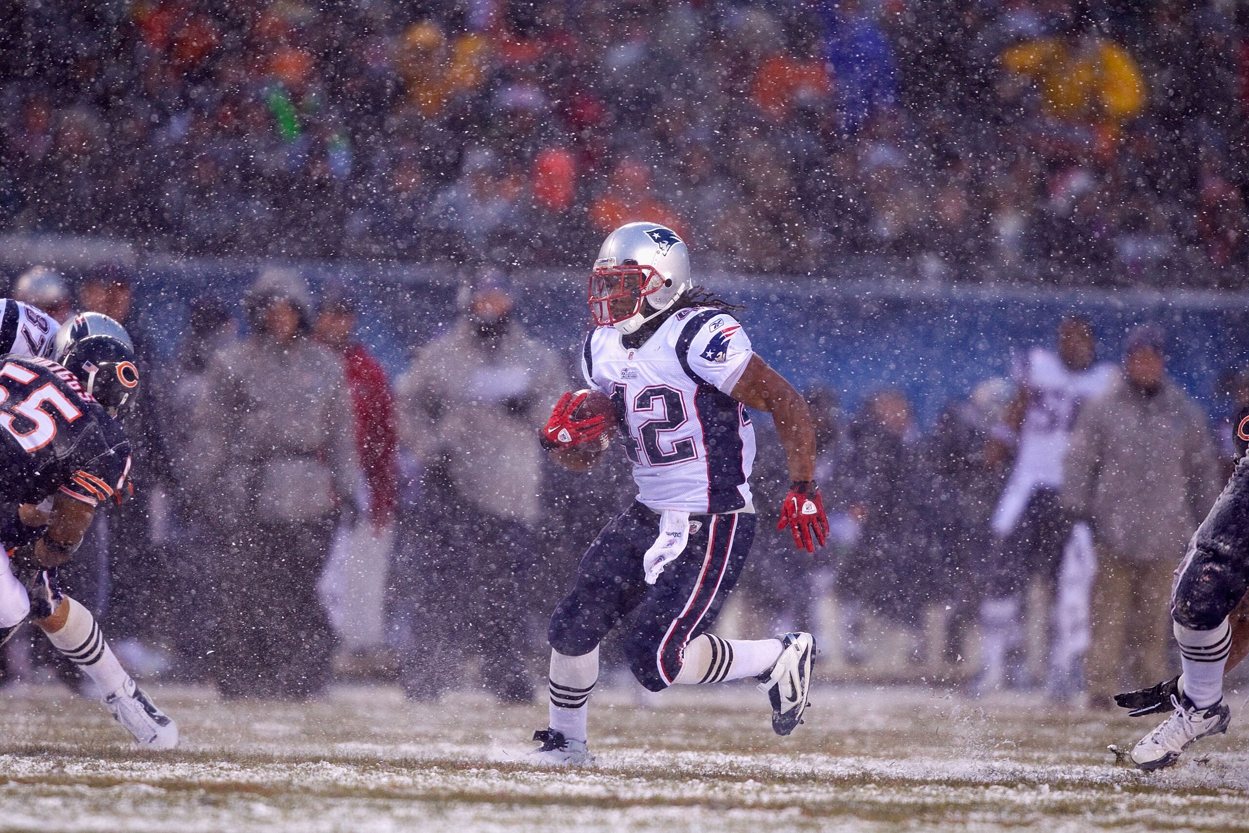CHICAGO, IL - DECEMBER 12: BenJarvus Green-Ellis #42 of the New England Patriots rushes against the Chicago Bears at Soldier Field on December 12, 2010 in Chicago, Illinois.  The Patriots beat the Bears 36-7.  (Photo by Dilip Vishwanat/Getty Images)