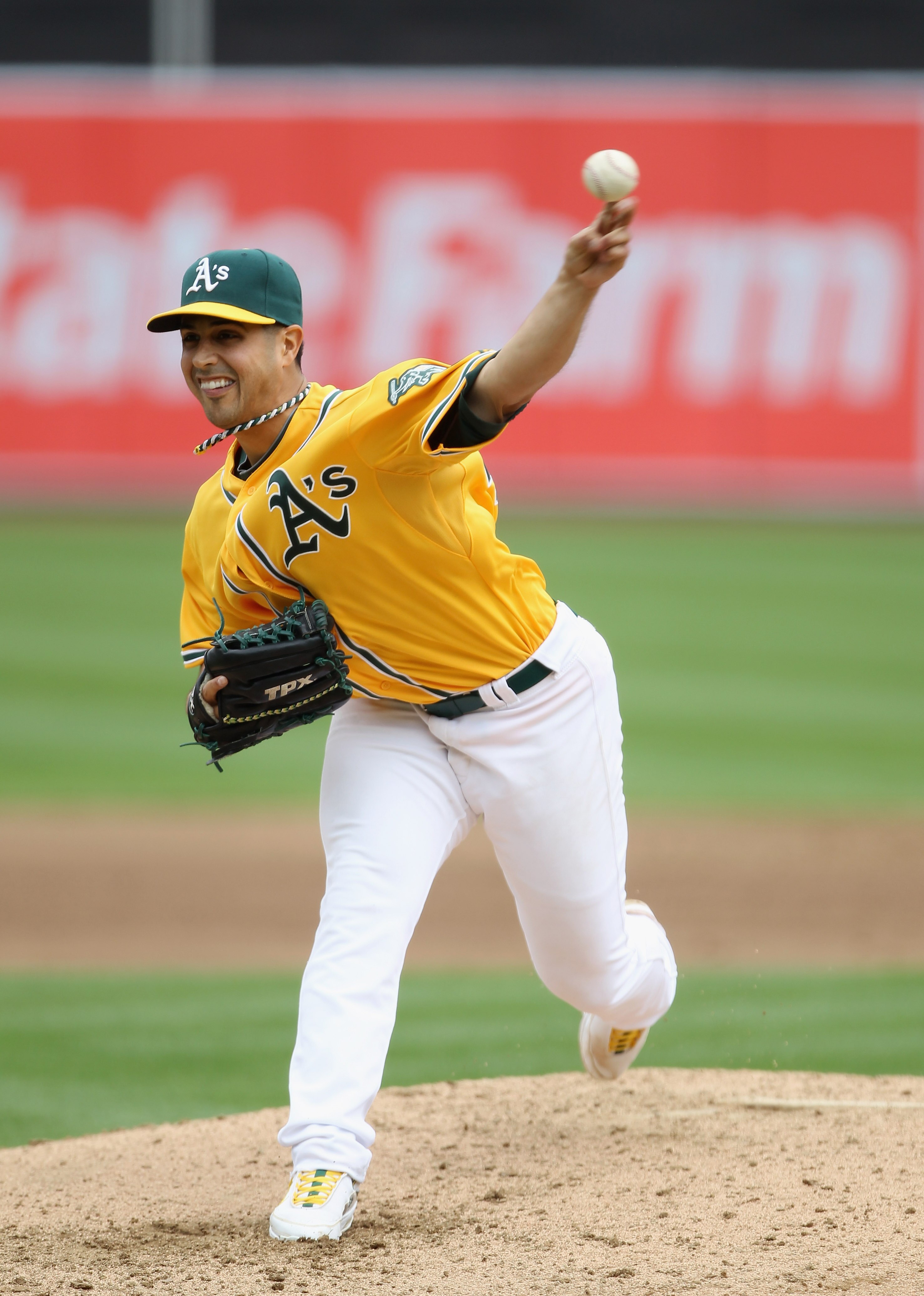 OAKLAND, CA - APRIL 20:  Gio Gonzalez #47 of the Oakland Athletics pitches against the Boston Red Sox at Oakland-Alameda County Coliseum on April 20, 2011 in Oakland, California.  (Photo by Ezra Shaw/Getty Images)