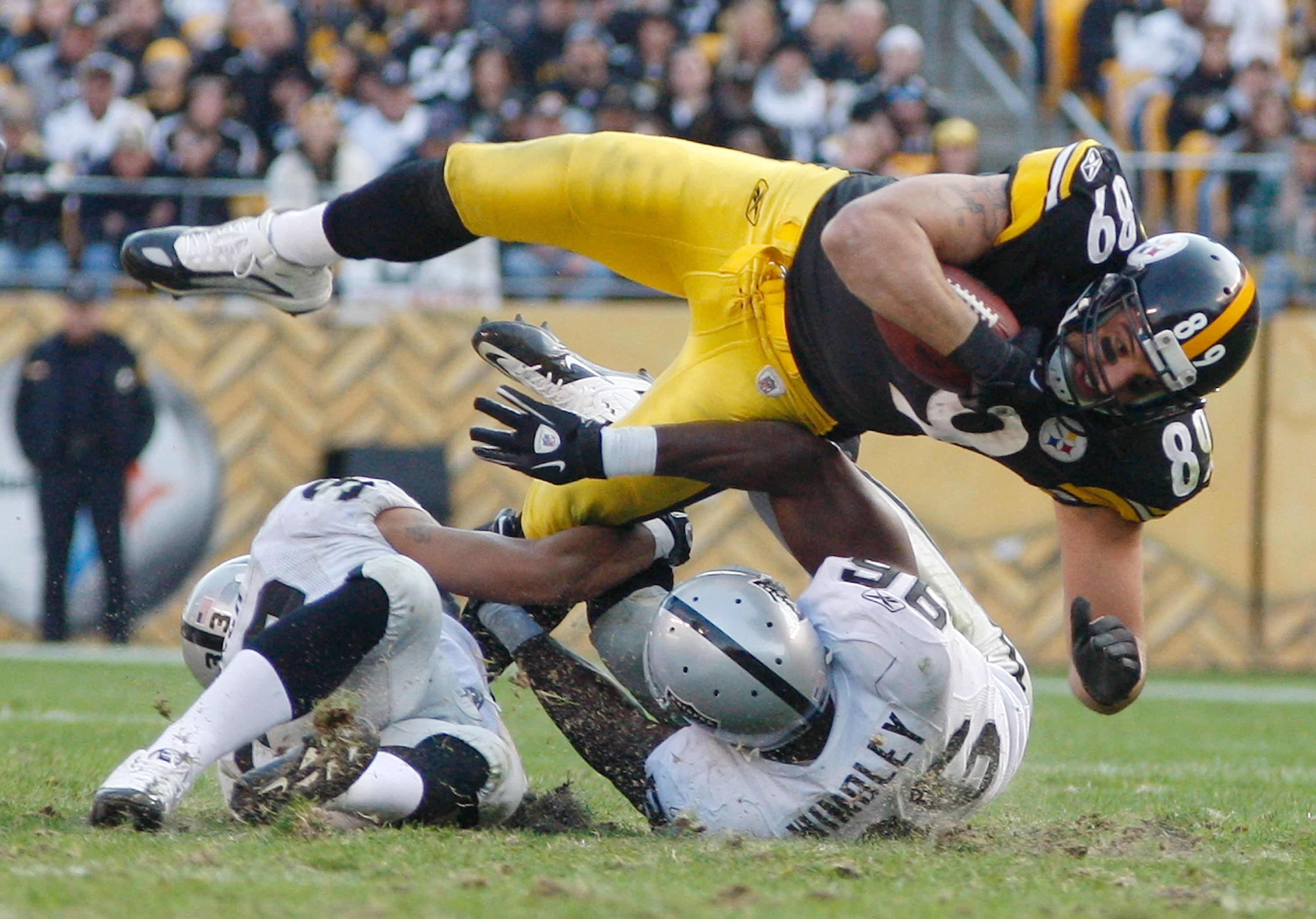 PITTSBURGH - NOVEMBER 21:  Matt Spaeth #89 of the Pittsburgh Steelers is upended by the Oakland Raiders defense after catching a pass during the game on November 21, 2010 at Heinz Field in Pittsburgh, Pennsylvania.  (Photo by Jared Wickerham/Getty Images)