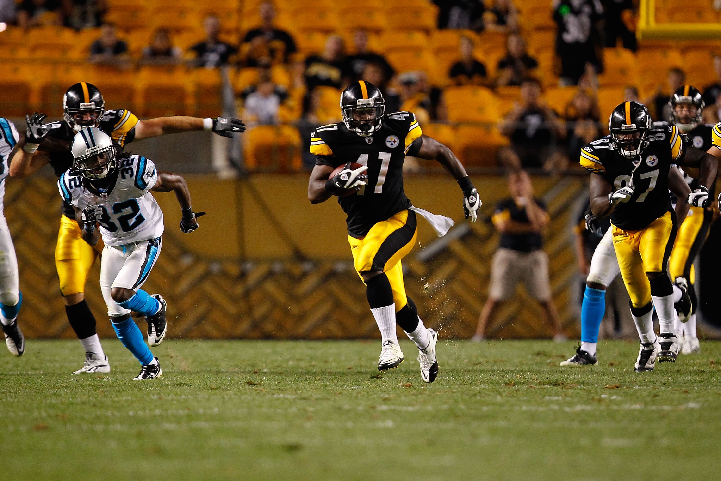 PITTSBURGH - SEPTEMBER 02:  Jonathan Dwyer #41 of the Pittsburgh Steelers rushes for 36 yards against the Carolina Panthers in the 4th quarter during the preseason game on September 2, 2010 at Heinz Field in Pittsburgh, Pennsylvania.  (Photo by Jared Wick