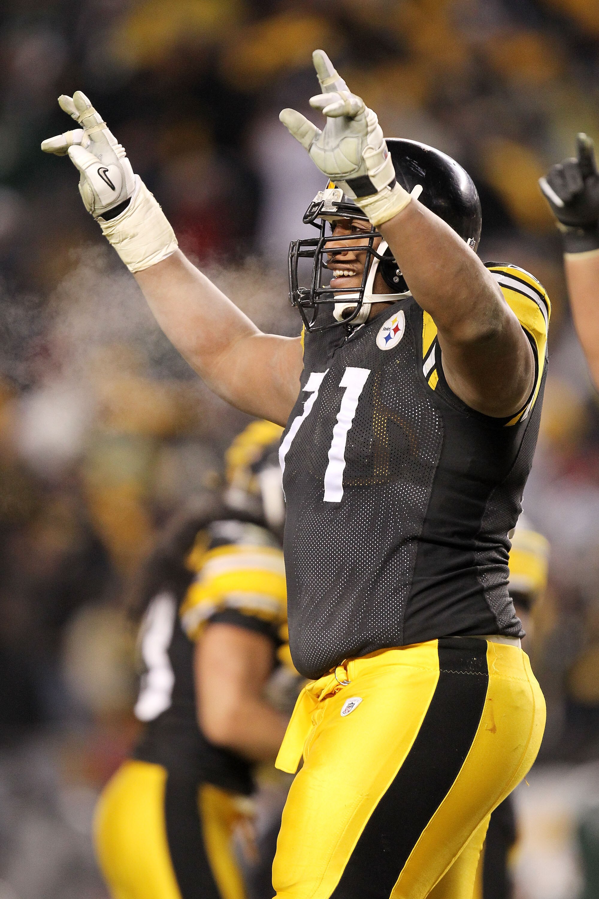PITTSBURGH, PA - JANUARY 23:  Flozell Adams #71 of the Pittsburgh Steelers celebrates against the New York Jets during the 2011 AFC Championship game at Heinz Field on January 23, 2011 in Pittsburgh, Pennsylvania.  (Photo by Ronald Martinez/Getty Images)