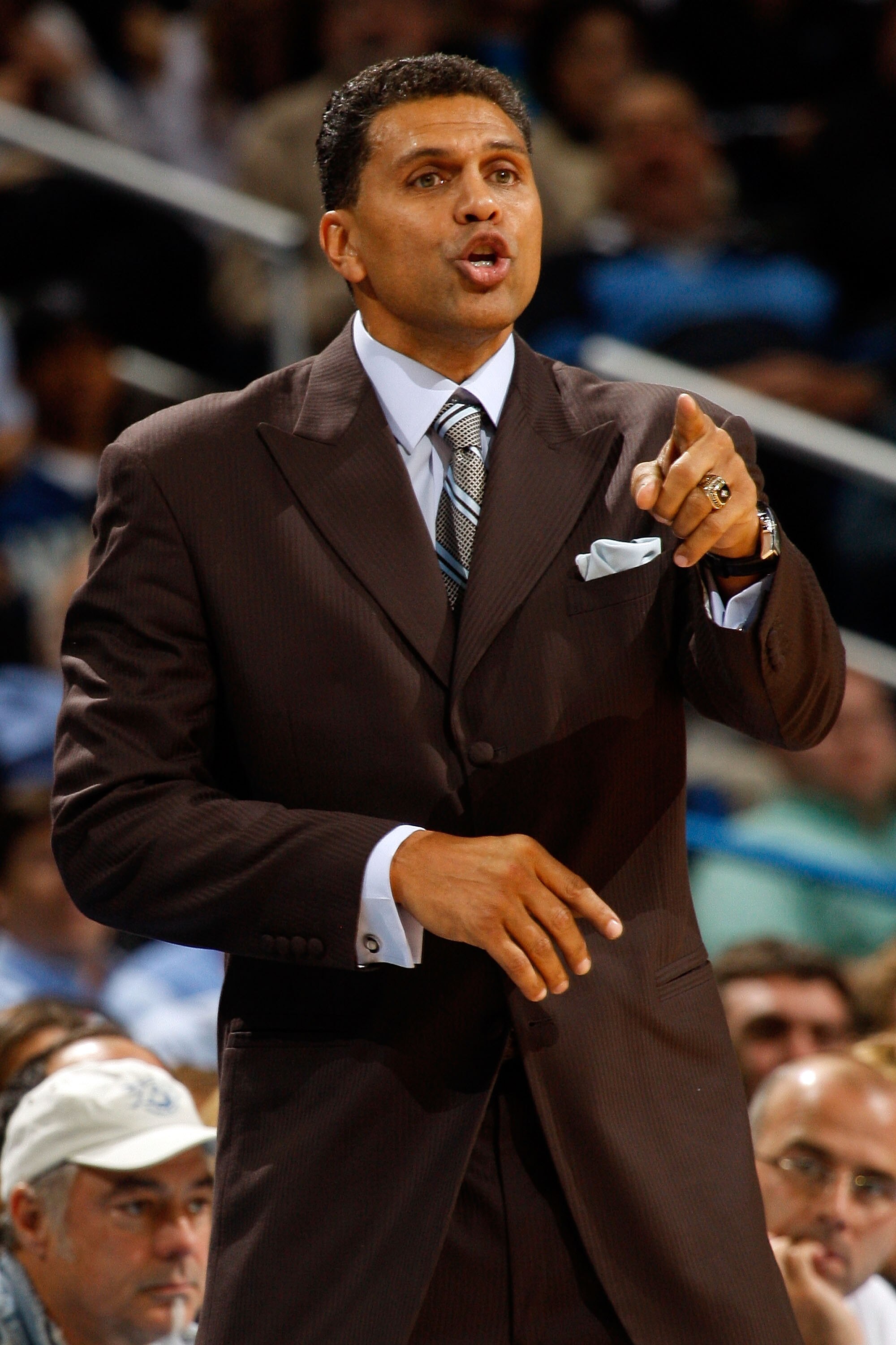 NEW ORLEANS - NOVEMBER 19:  Head coach Reggie Theus of the Sacramento Kings calls a play against the New Orleans Hornets at the New Orleans Arena on November 19, 2008 in New Orleans, Louisiana.  The Kings defeated the Hornets 105-96.  NOTE TO USER: User e