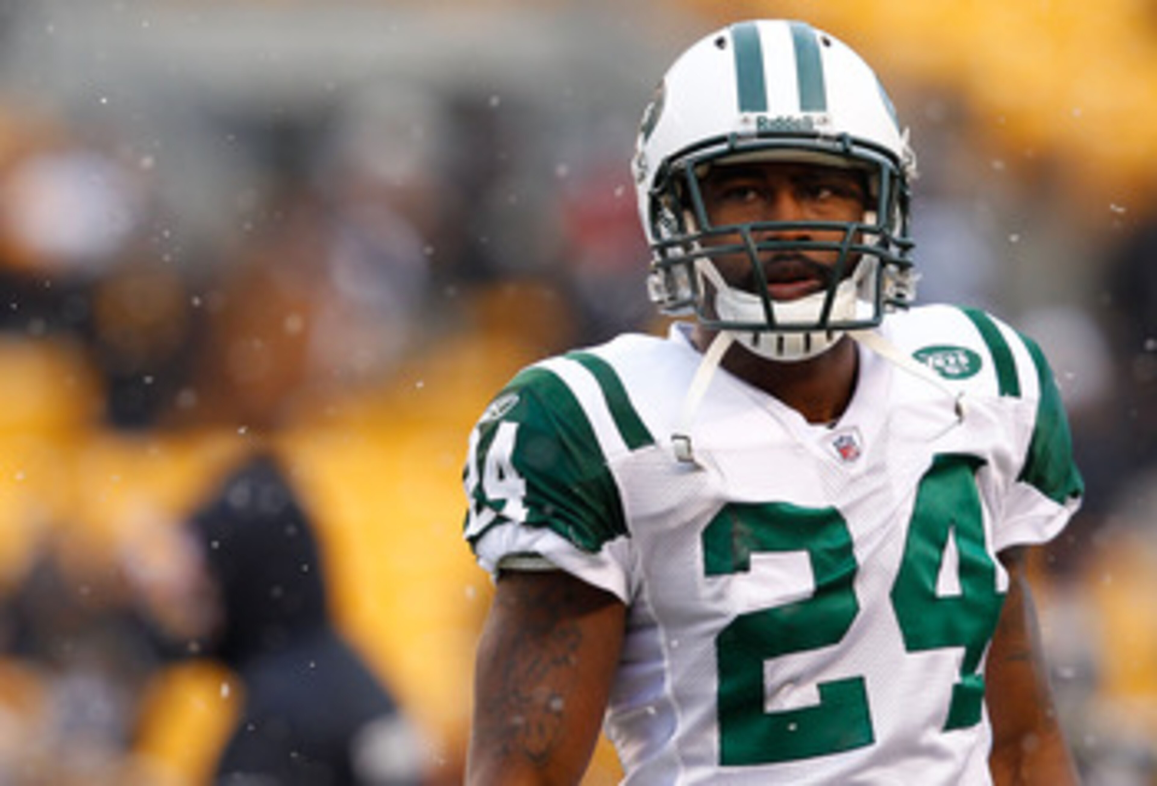 PITTSBURGH - DECEMBER 19:  Darrelle Revis #24of the New York Jets warms up prior to the game against the Pittsburgh Steelers on December 19, 2010 at Heinz Field in Pittsburgh, Pennsylvania.  (Photo by Jared Wickerham/Getty Images)