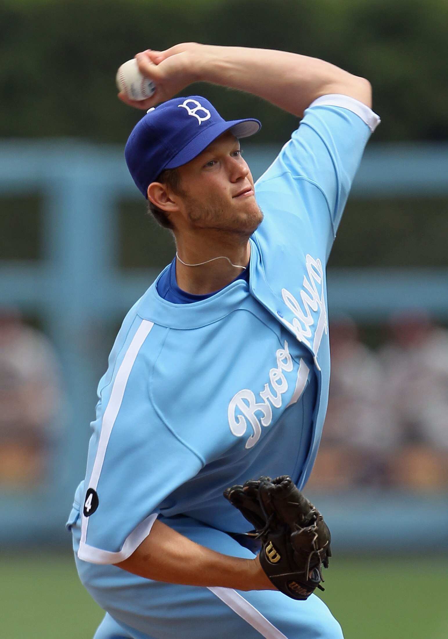 LOS ANGELES, CA - APRIL 21:  Clayton Kershaw #22 of the Los Angeles Dodgers pitches against the Atlanta Braves in the first inning at Dodger Stadium on April 21, 2011 in Los Angeles, California.  (Photo by Jeff Gross/Getty Images)