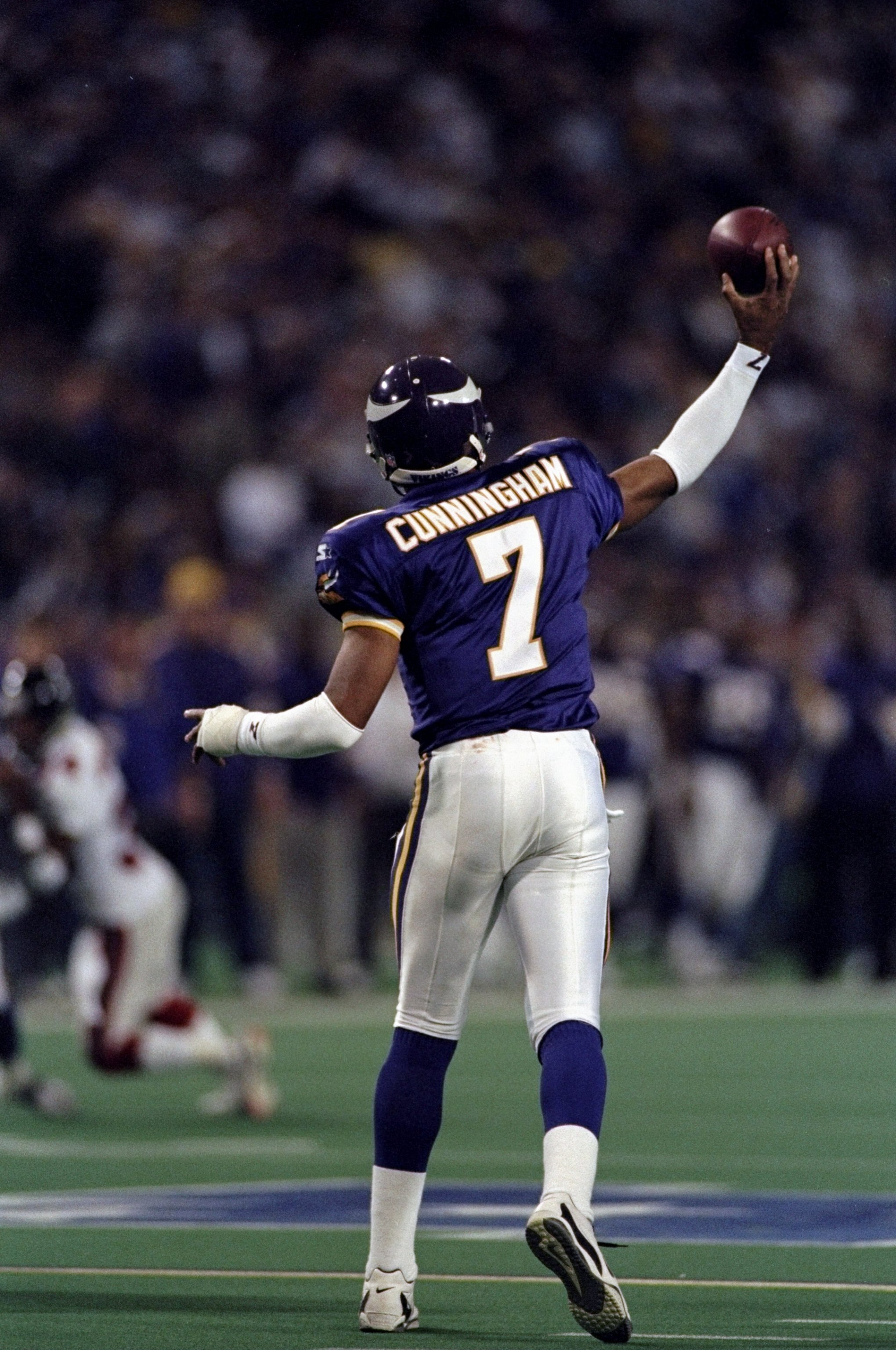 17 Jan 1999:  Randall Cunningham #7 of the Minnesota Vikings throws during the NFC Championship Game against the Atlanta Falcons at the H. H. H. Metrodome in Minneapolis, Minnesota. The Falcons defeated the Vikings 30-27. Mandatory Credit: Matthew Stockma