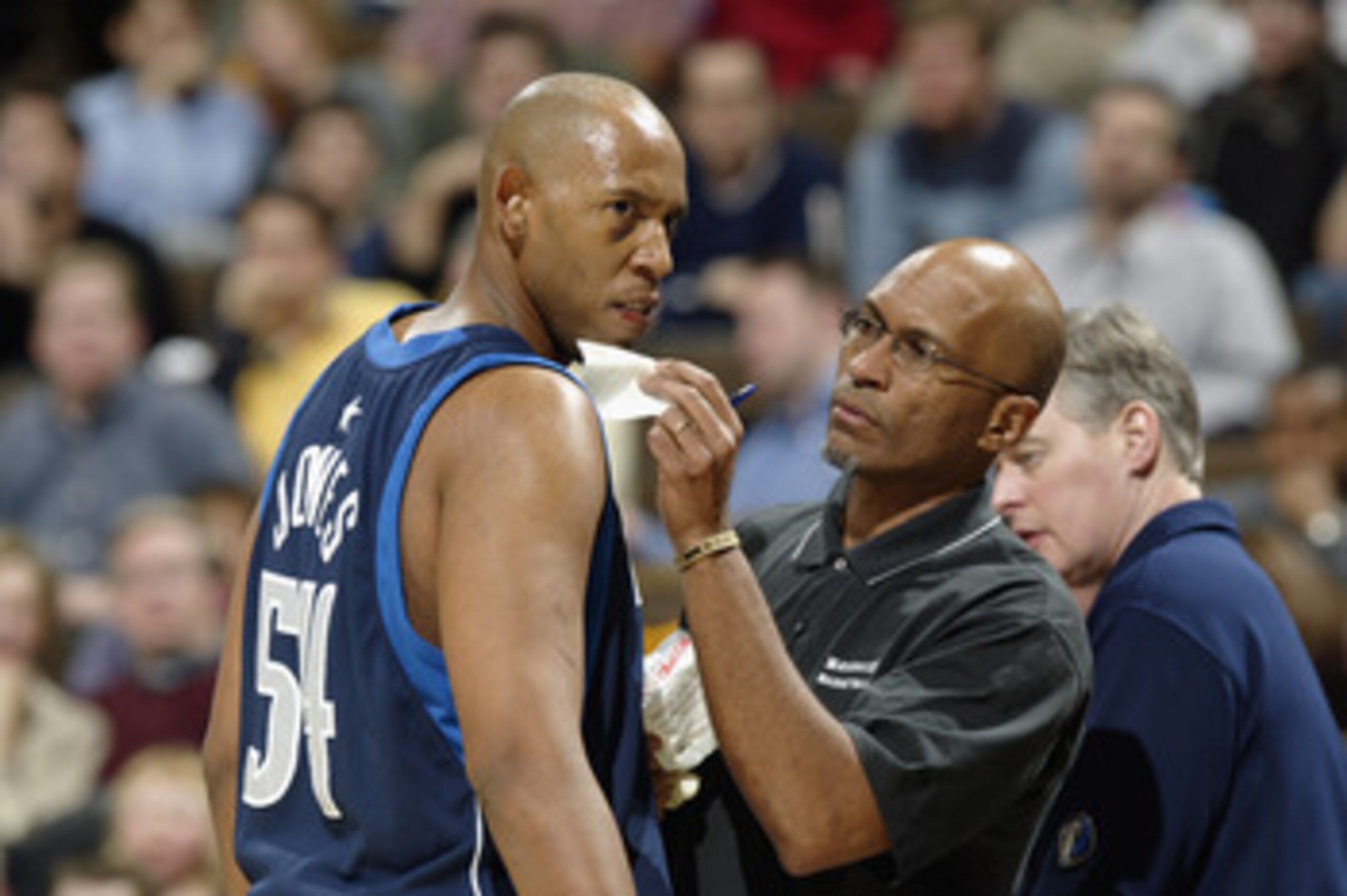 DENVER - DECEMBER 18:  Popeye Jones #54 of the Dallas Mavericks receives medical attention from athletic trainer Roger Hinds during the game against the Denver Nuggets at Pepsi Center on December 18, 2002 in Denver, Colorado.  The Mavs won 80-75.   NOTE T
