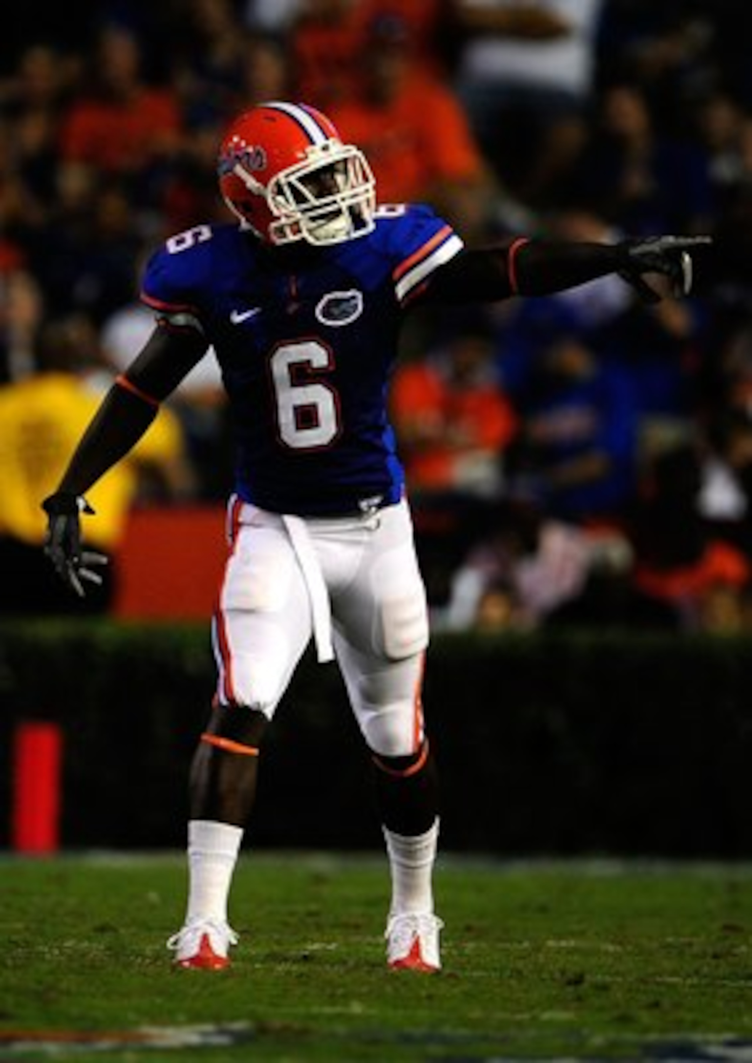 GAINESVILLE, FL - SEPTEMBER 5:  Deonte Thompson #6 of the Florida Gators lines up during the game against the Charleston Southern Buccaneers at Ben Hill Griffin Stadium on September 5, 2009 in Gainesville, Florida.  (Photo by Sam Greenwood/Getty Images)