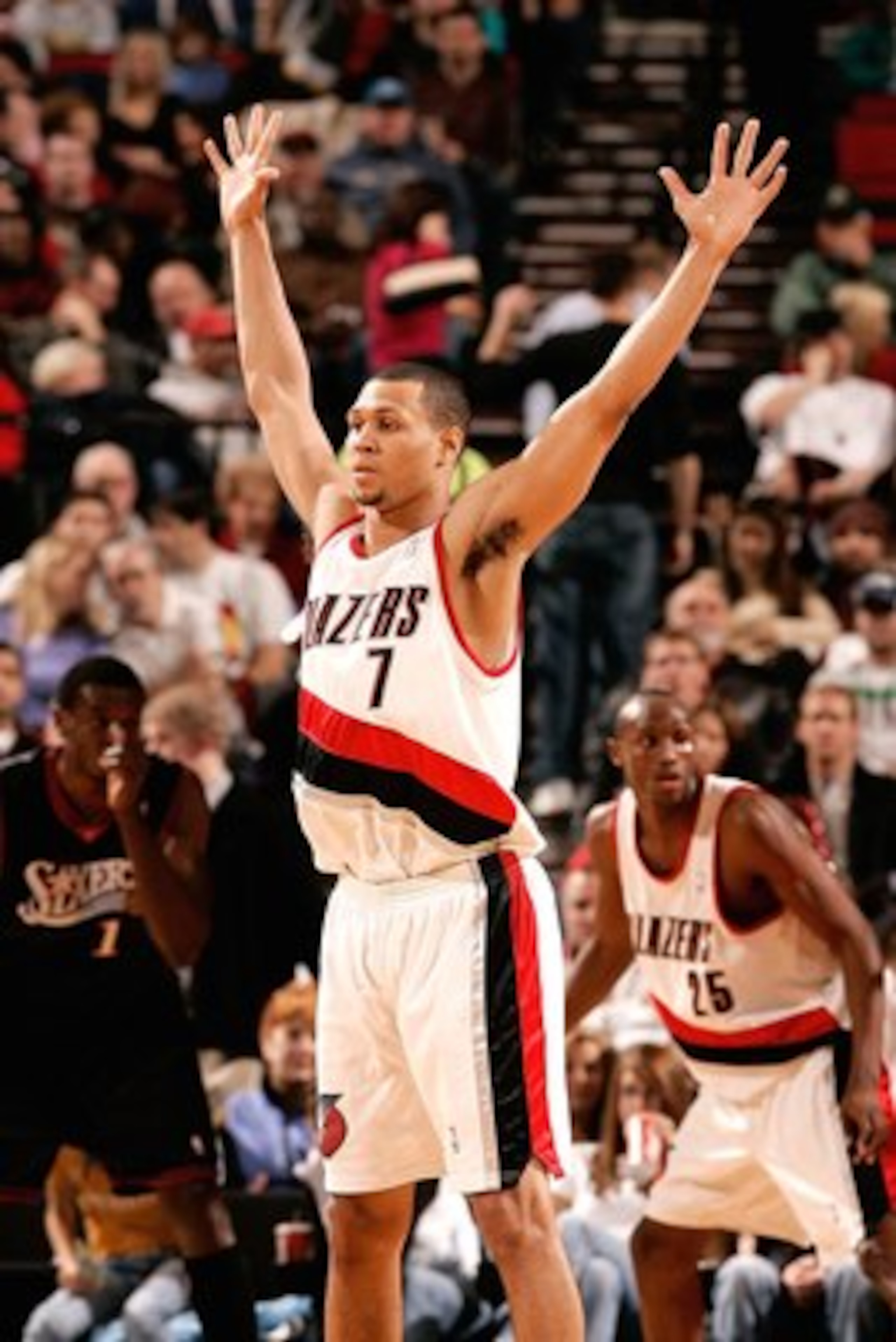 PORTLAND, OR - DECEMBER 29:  Brandon Roy #7 of the Portland Trail Blazers defendsl against the Philadelphia 76ers on December 29, 2006 at the Rose Garden in Portland, Oregon.  NOTE TO USER: User expressly acknowledges and agrees that, by downloading and o