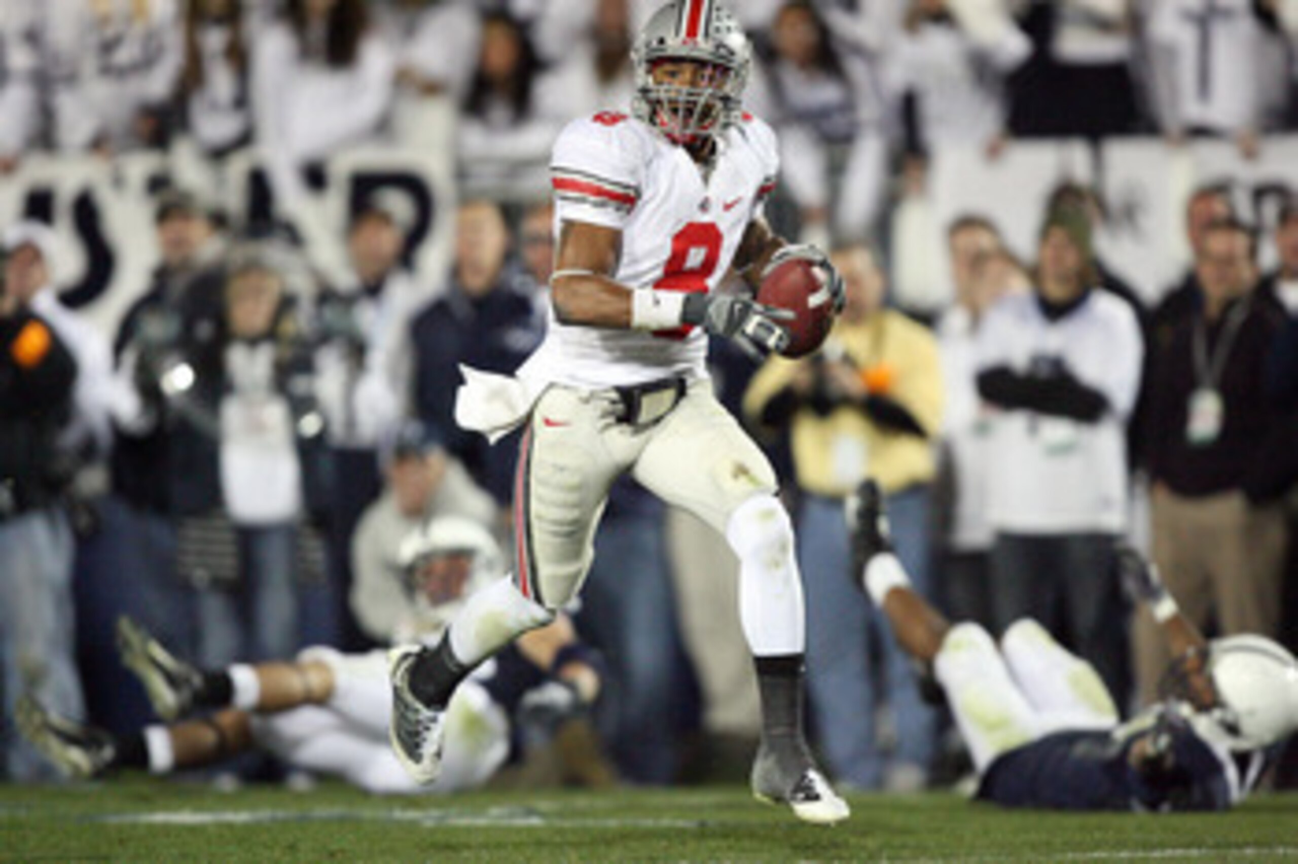 STATE COLLEGE, PA - NOVEMBER 7: Wide receiver DeVier Posey #8 of the Ohio State Buckeyes catches a 62 yard touchdown pass during a game against the Penn State Nittany Lions on November 7, 2009 at Beaver Stadium in State College, Pennsylvania. Ohio State w