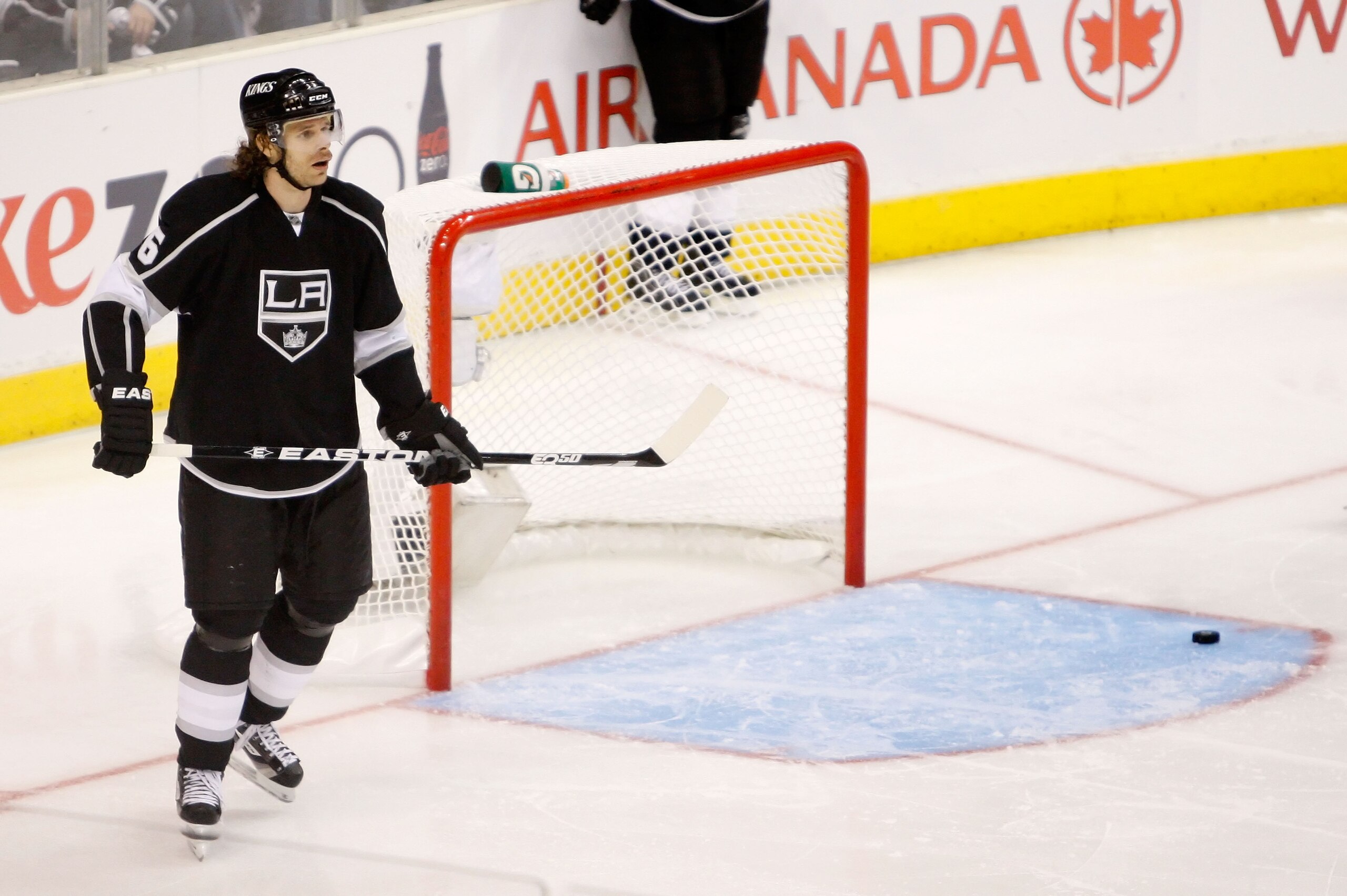 LOS ANGELES, CA - APRIL 19:  Michal Handzus #26 of the Los Angeles Kings skates off the ice after losing to the San Jose Sharks 6-5 in overtime of game three of the Western Conference Quarterfinals during the 2011 NHL Stanley Cup Playoffs at Staples Cente