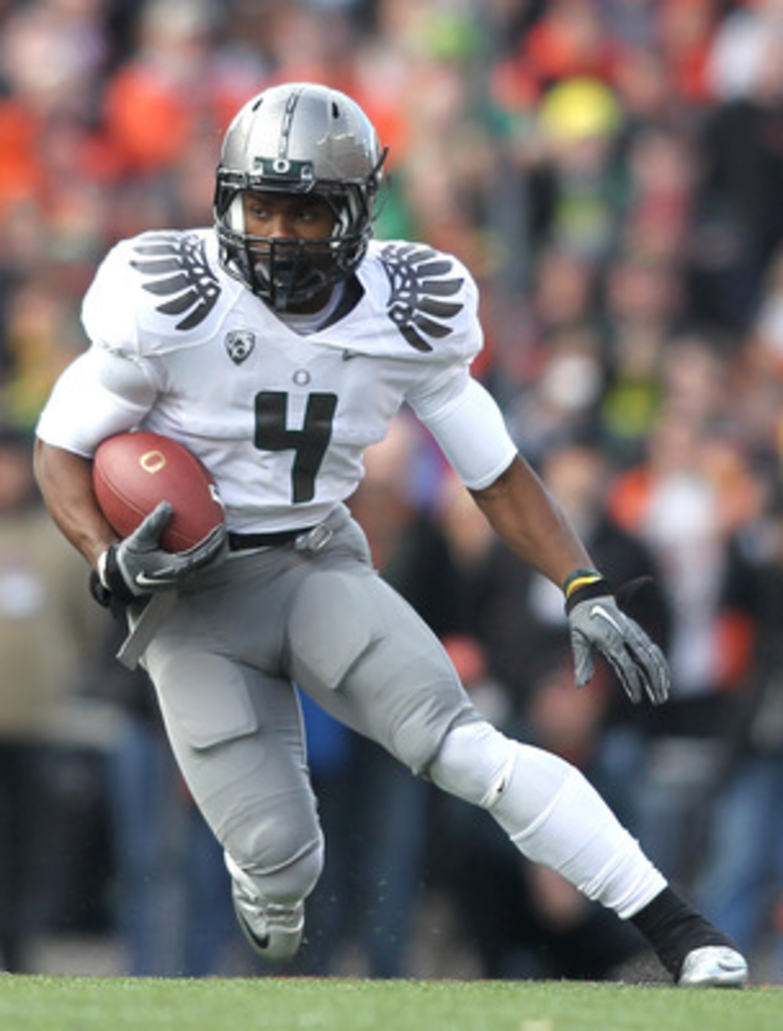 CORVALLIS, OR - DECEMBER 04:  Josh Huff #4 of the Oregon Ducks runs the ball against the Oregon State Beavers during the 114th Civil War on December 4, 2010 at the Reser Stadium in Corvallis, Oregon.  (Photo by Jonathan Ferrey/Getty Images)