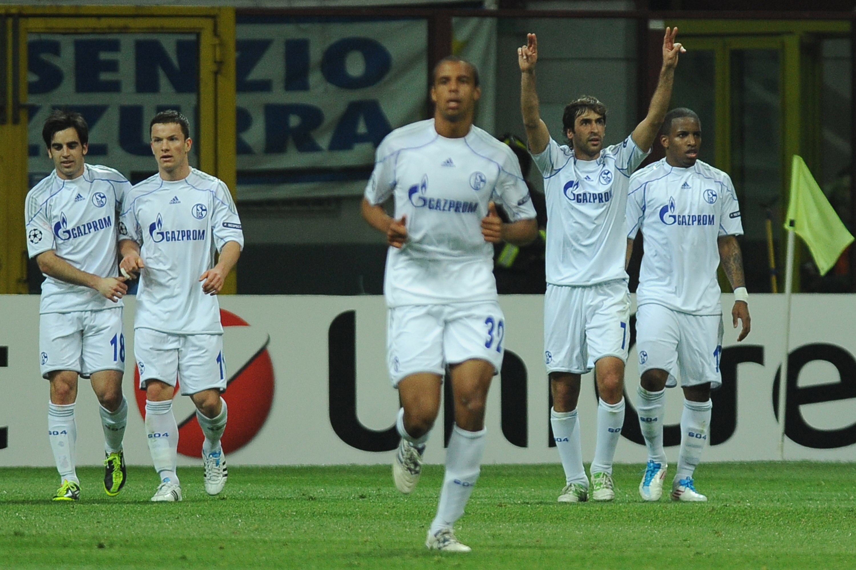 MILAN, ITALY - APRIL 05:  Raul (2nd R) of Schalke 04 celebrates a goal during the UEFA Champions League Quarter Final match between FC Internazionale Milano and Schalke 04 at San Siro Stadium on April 5, 2011 in Milan, Italy.  (Photo by Valerio Pennicino/