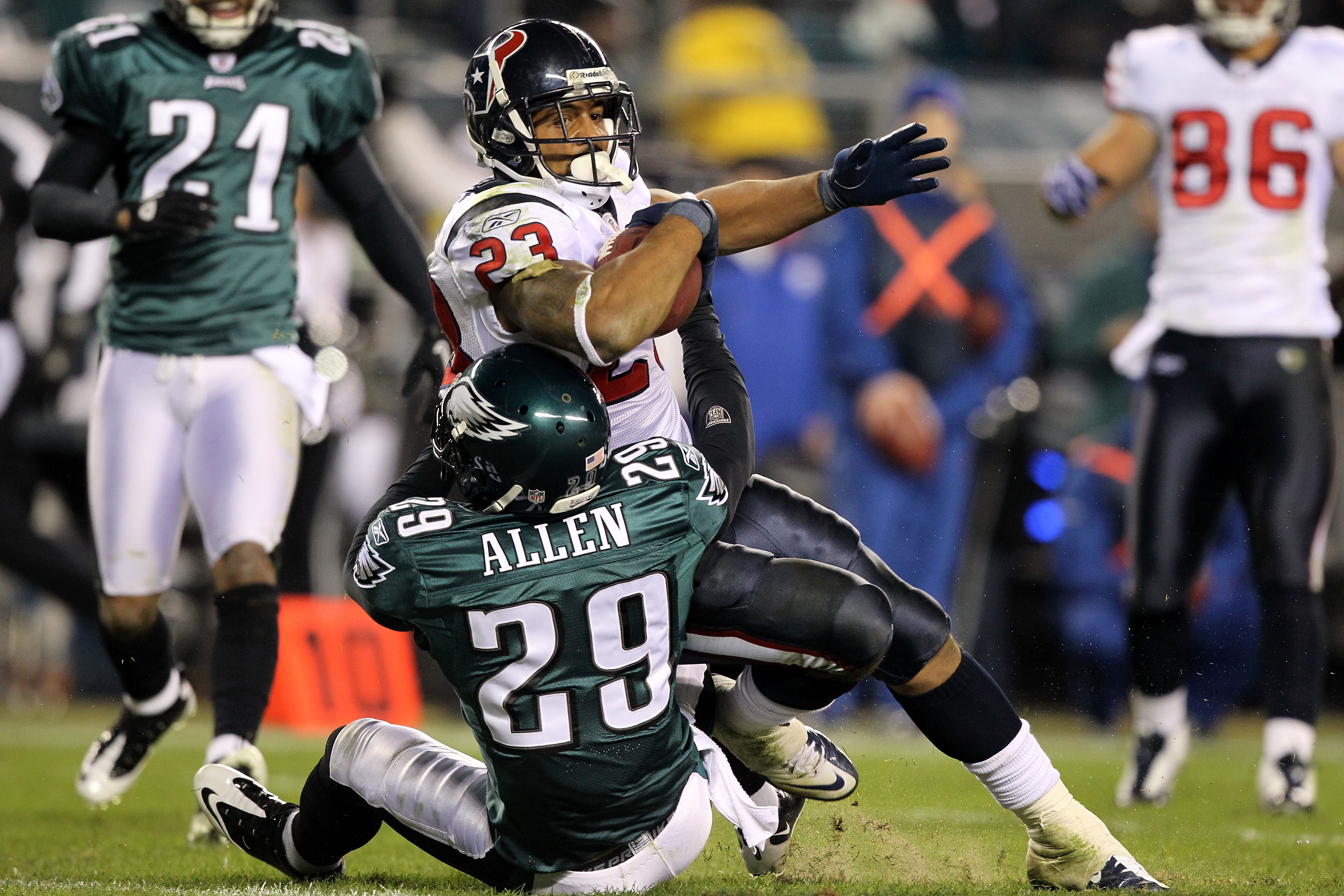 PHILADELPHIA, PA - DECEMBER 02:  Arian Foster #23 of the Houston Texans scores on a 14-yard touchdown reception in the third quarter against Nate Allen #29 of the Philadelphia Eagles at Lincoln Financial Field on December 2, 2010 in Philadelphia, Pennsylv